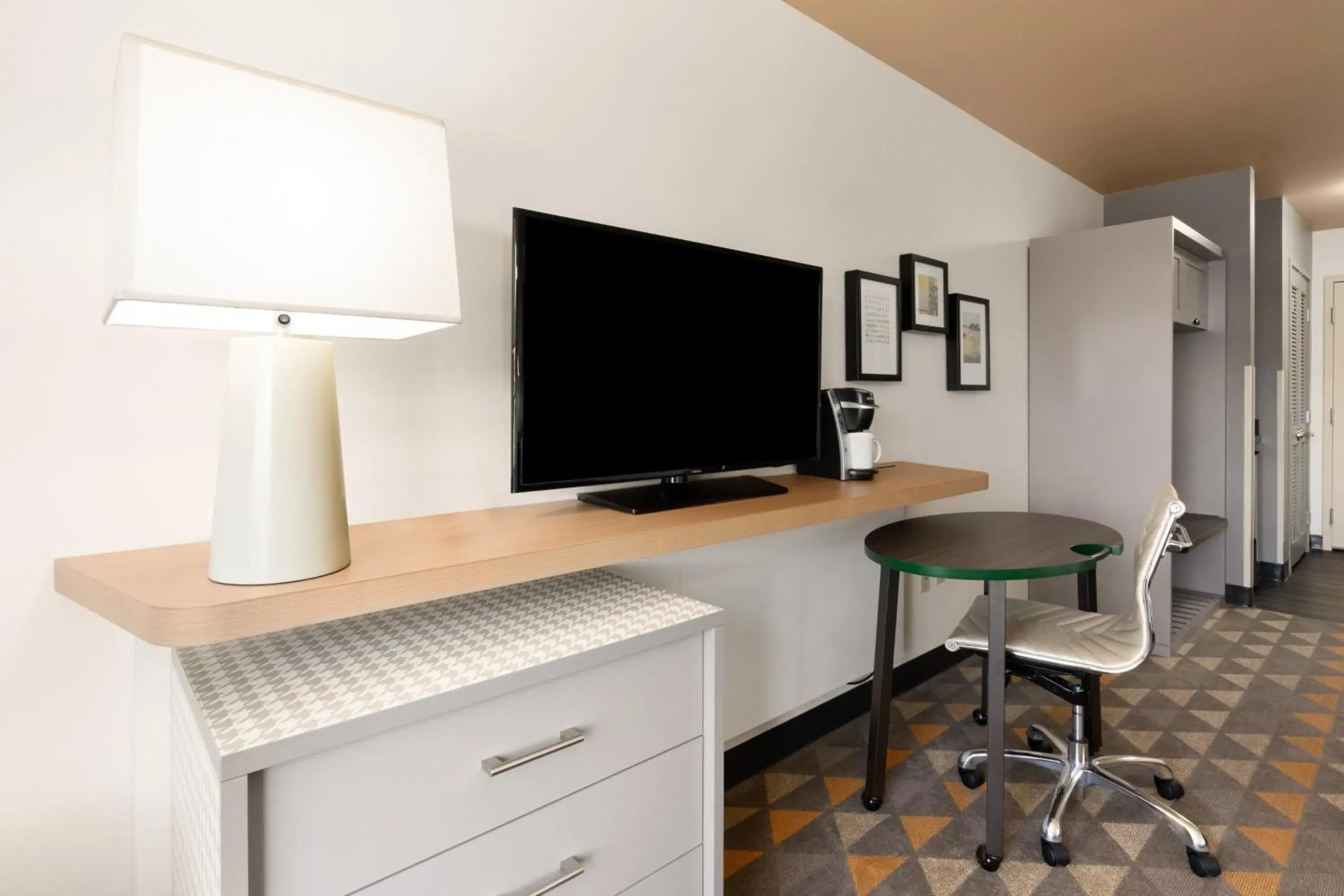 Photo of the whole room in Holiday Inn Yakima by IHG Photo of the whole room in Holiday Inn Yakima by IHG