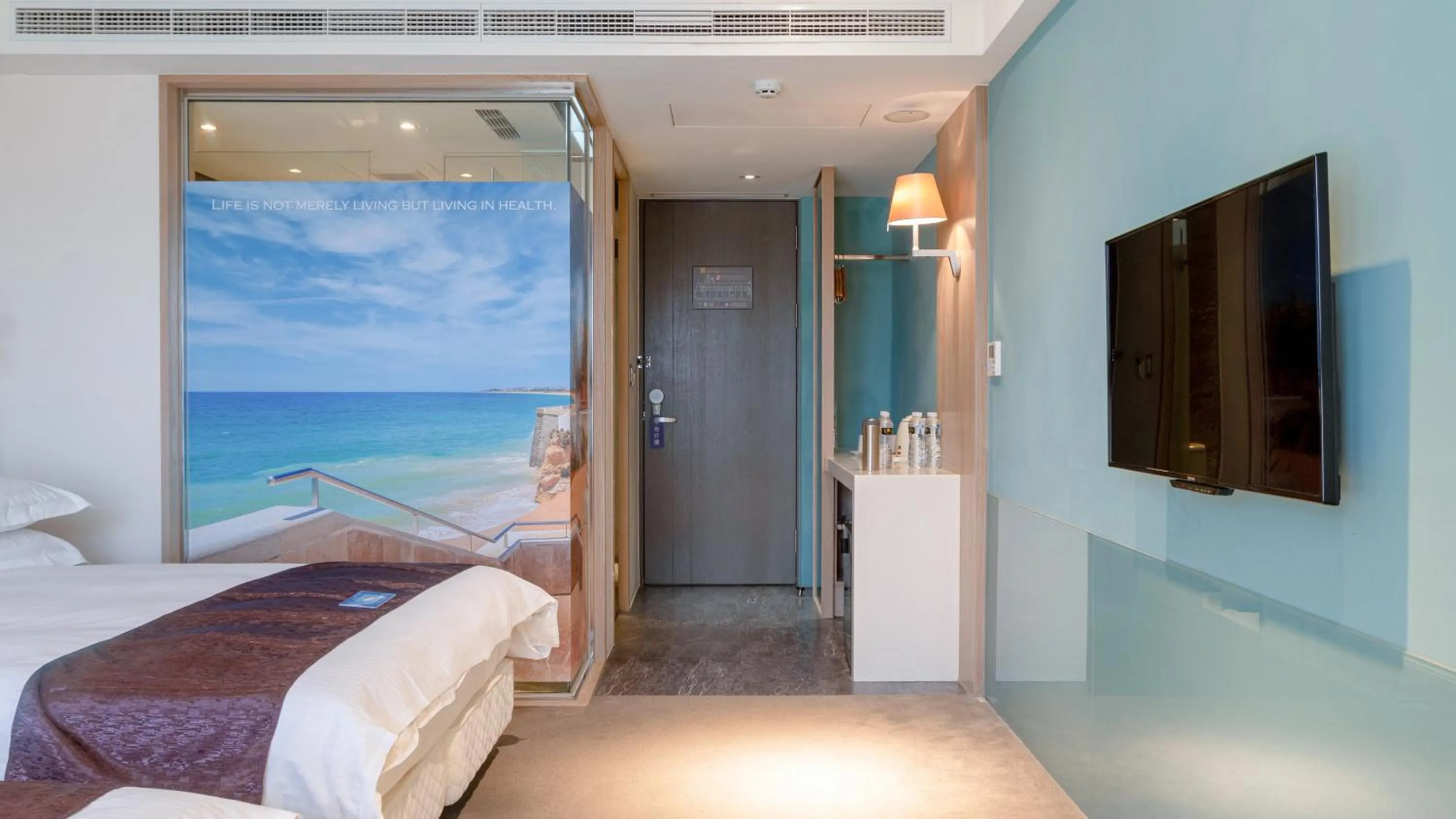 Photo of the whole room, Bed in GOGO Hotel 市政館