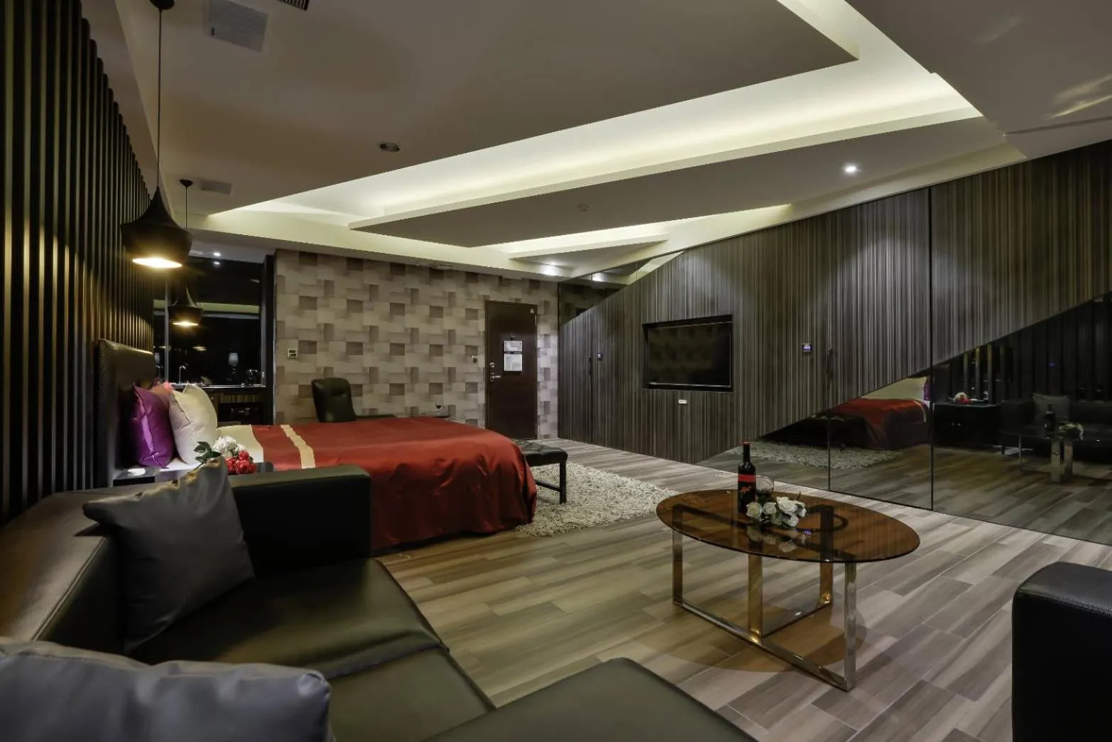 Communal lounge/ TV room, Bed in M Hotel