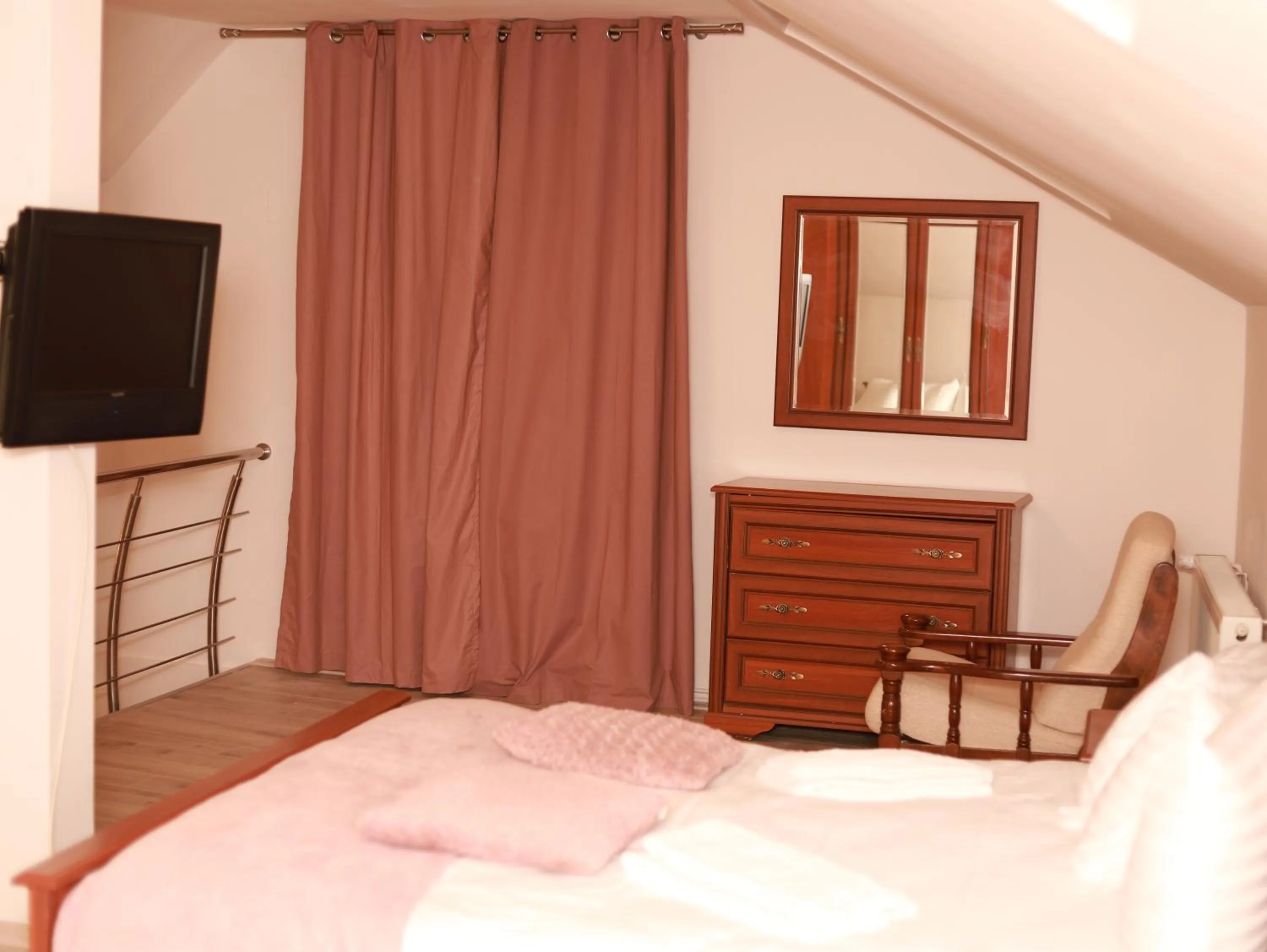 Bedroom, Bed in Pietrele lui Solomon