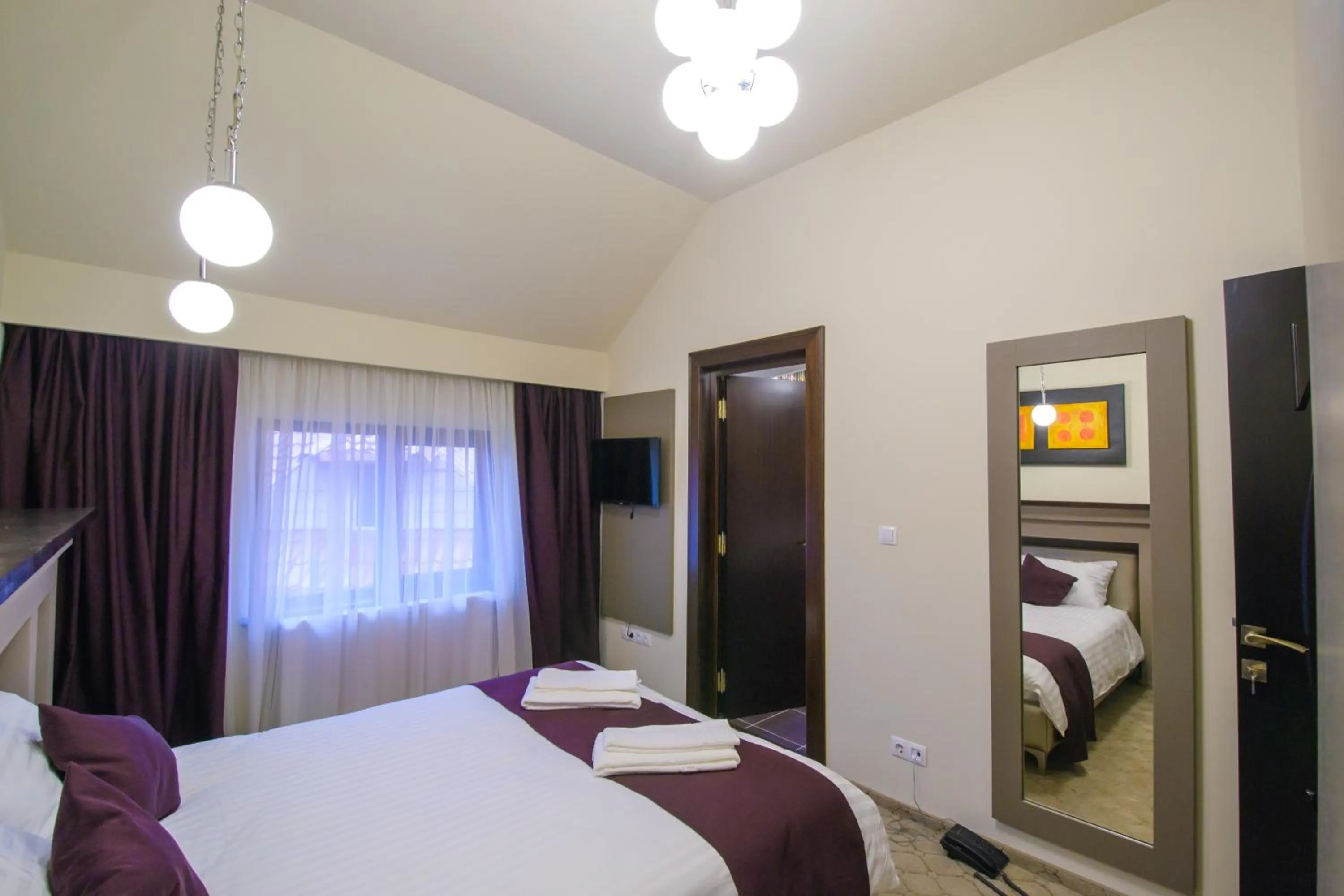 Shower, Bed in Pietrele lui Solomon