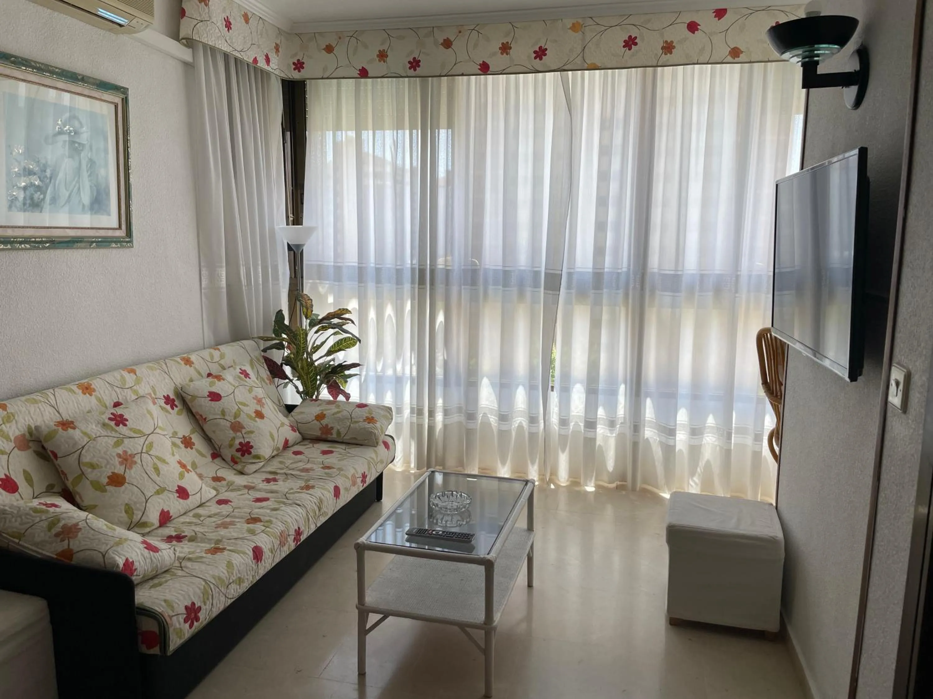 Living room in Apartamentos Gemelos 2 y 4 by Gestaltur