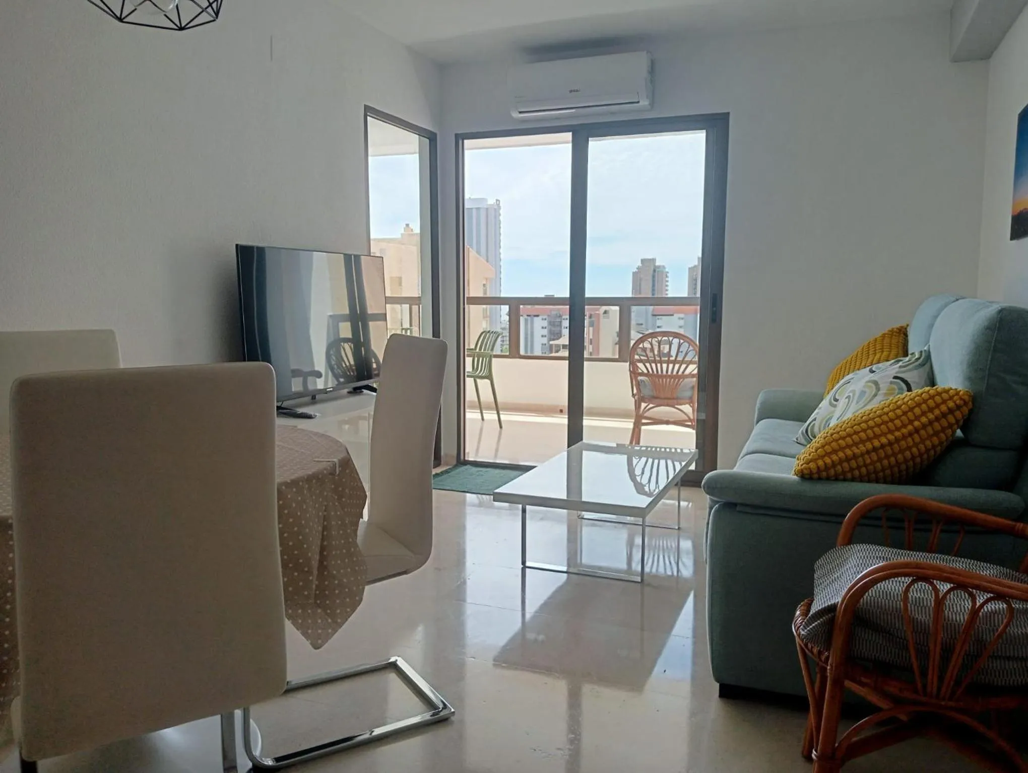 Communal lounge/ TV room in Apartamentos Gemelos 2 y 4 by Gestaltur