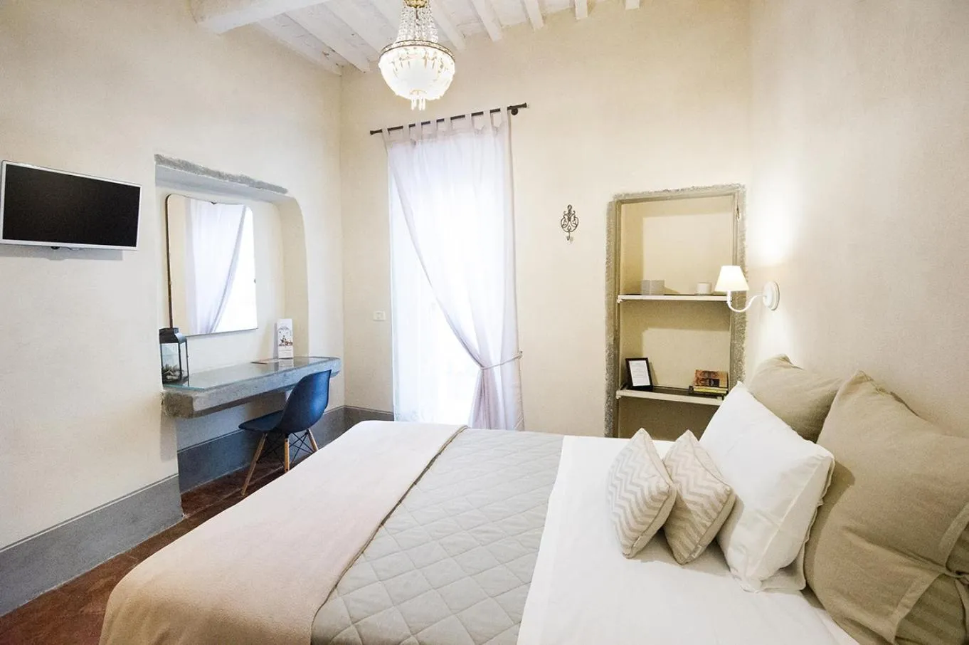 Photo of the whole room, Bed in Il Piccolo Cavour Charming House B&B