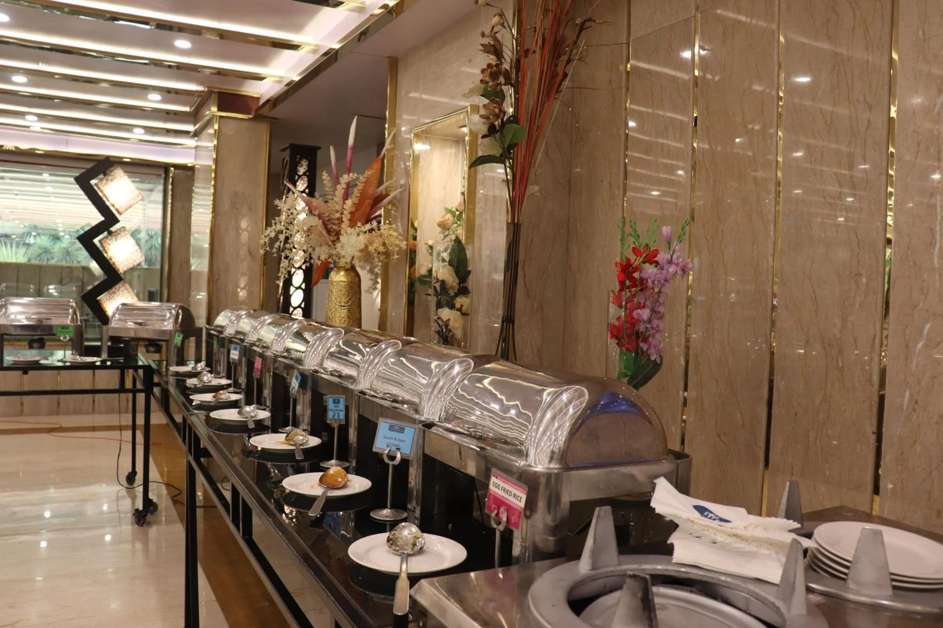 Restaurant/places to eat in Islamabad Hotel
