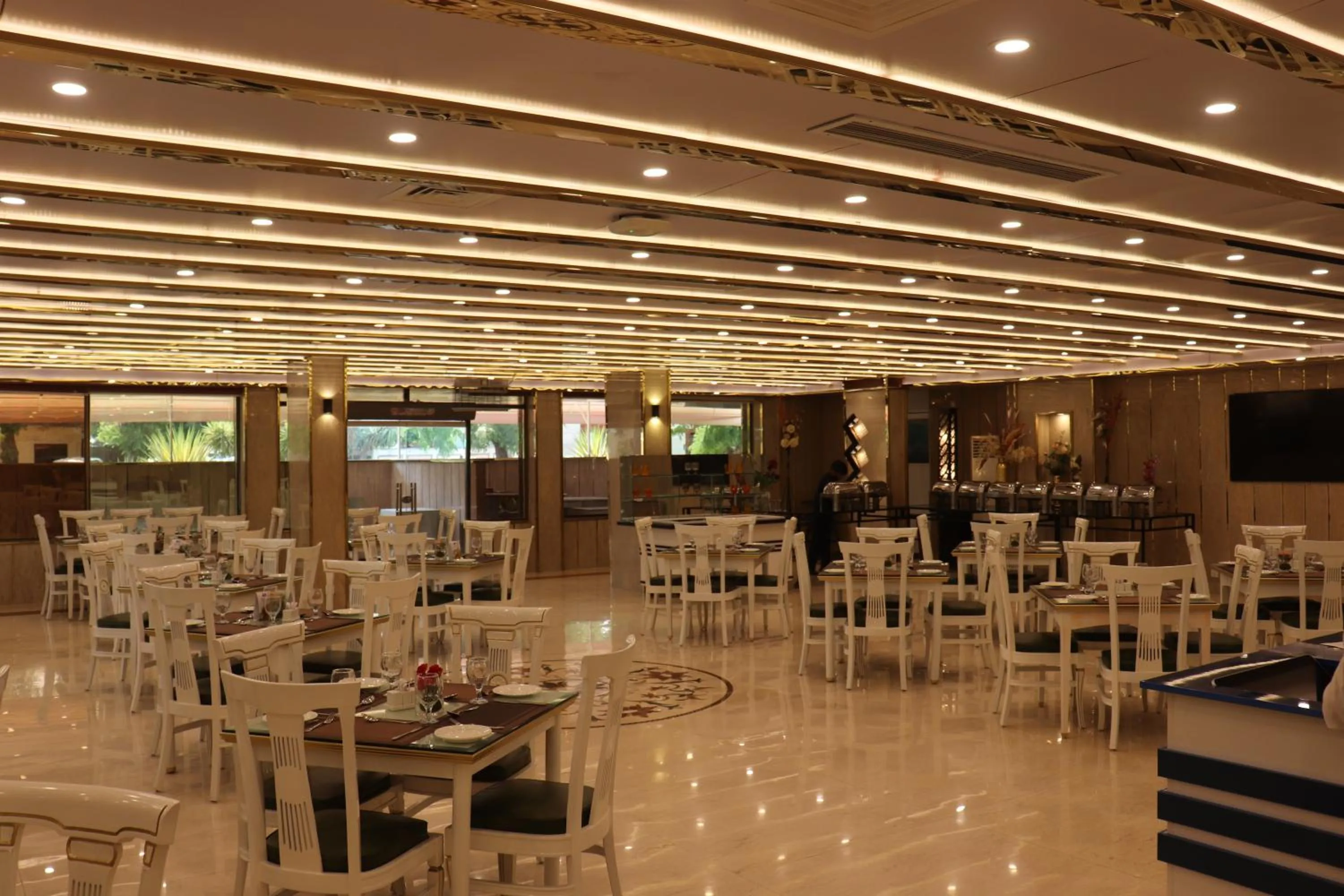 Restaurant/places to eat in Islamabad Hotel