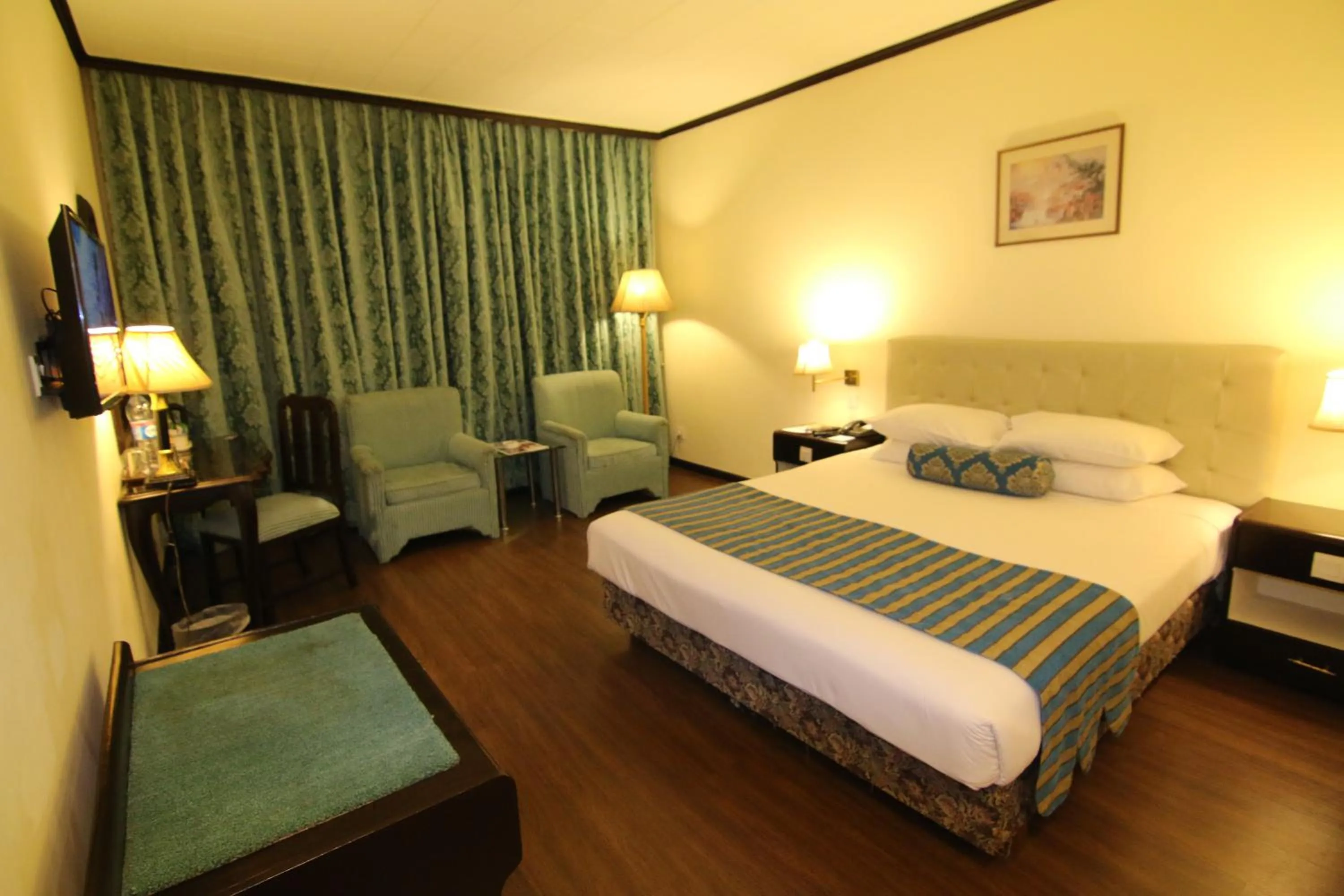 Photo of the whole room, Bed in Islamabad Hotel