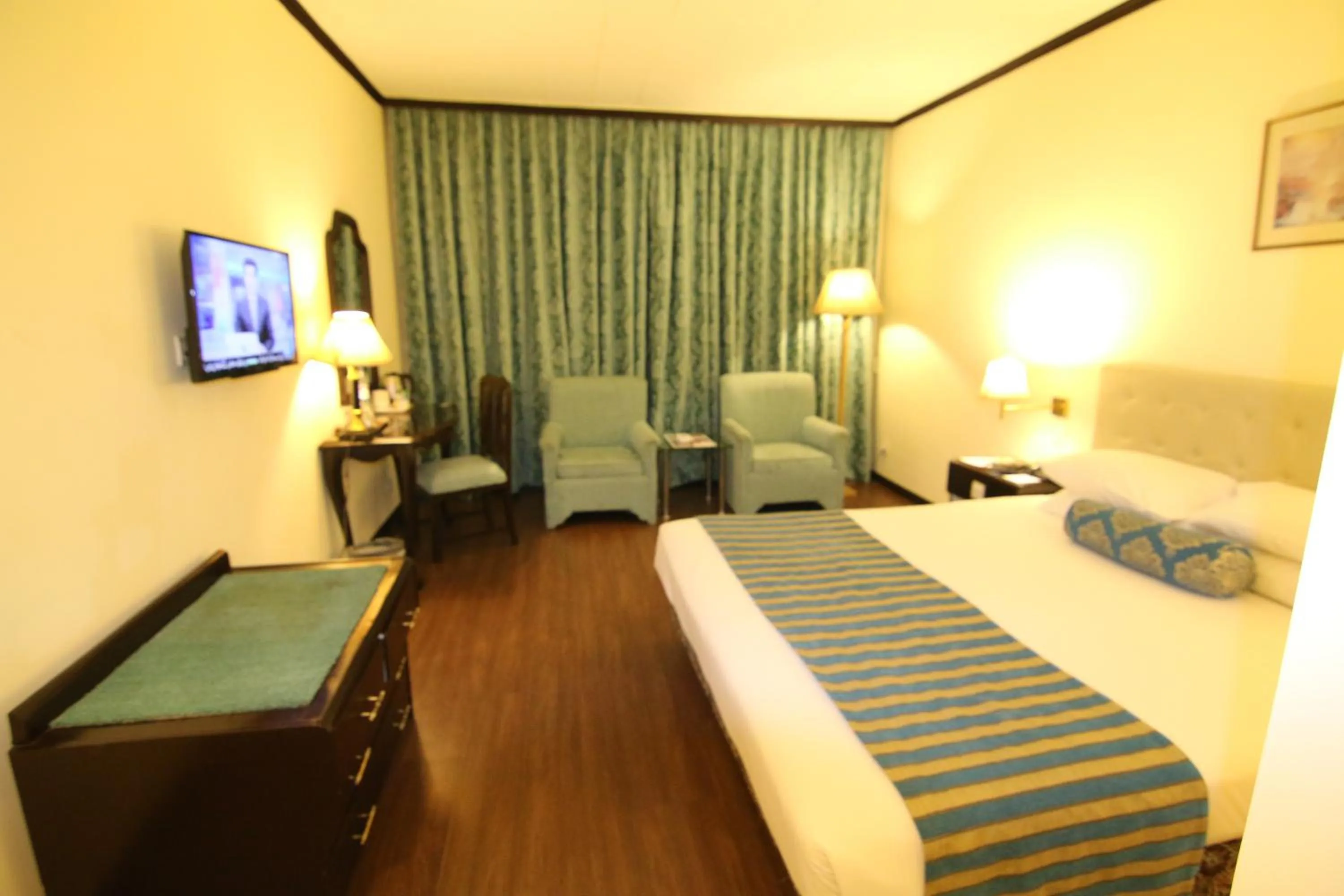 Bed in Islamabad Hotel