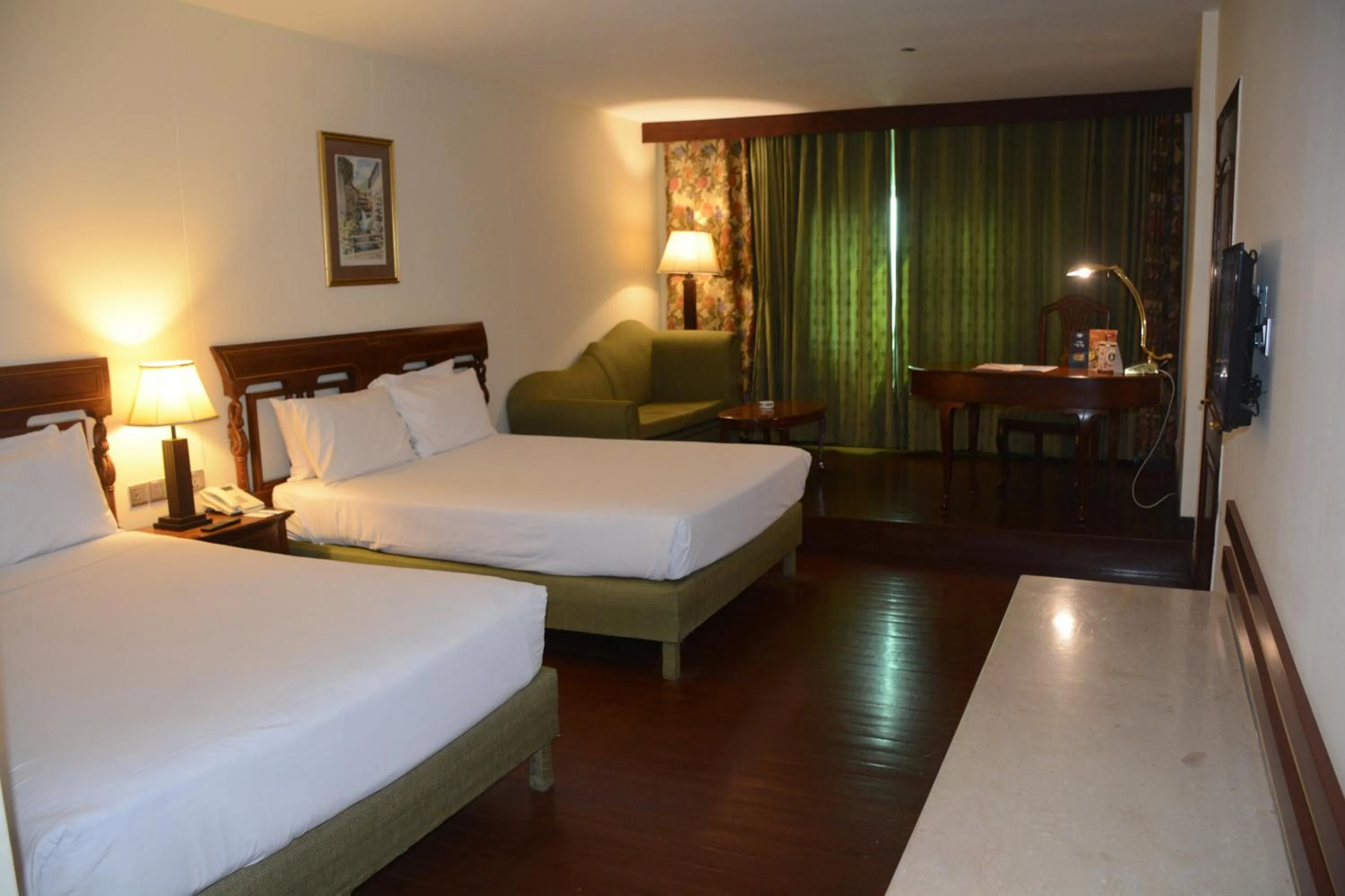 Bed in Islamabad Hotel