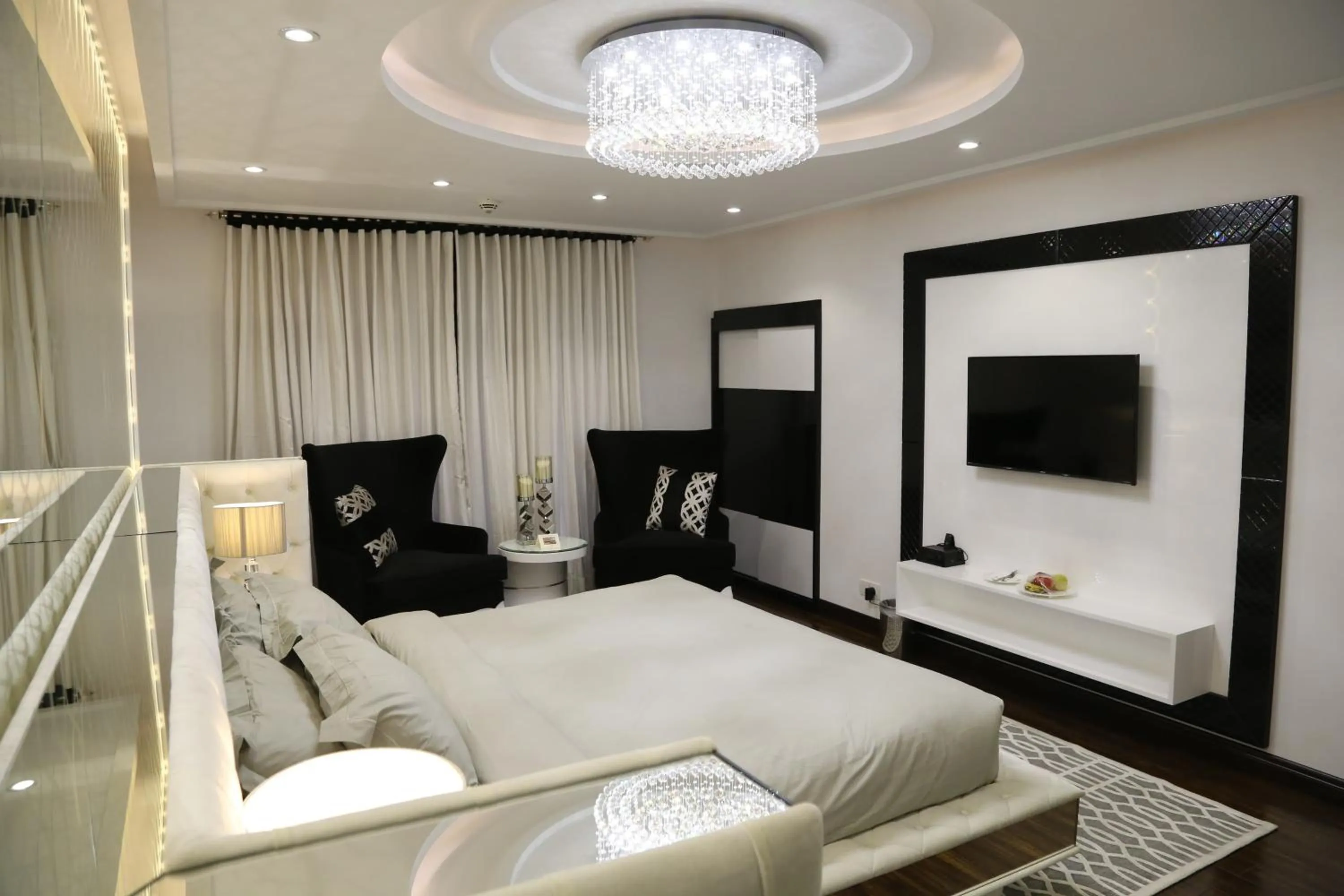 Bed in Islamabad Hotel