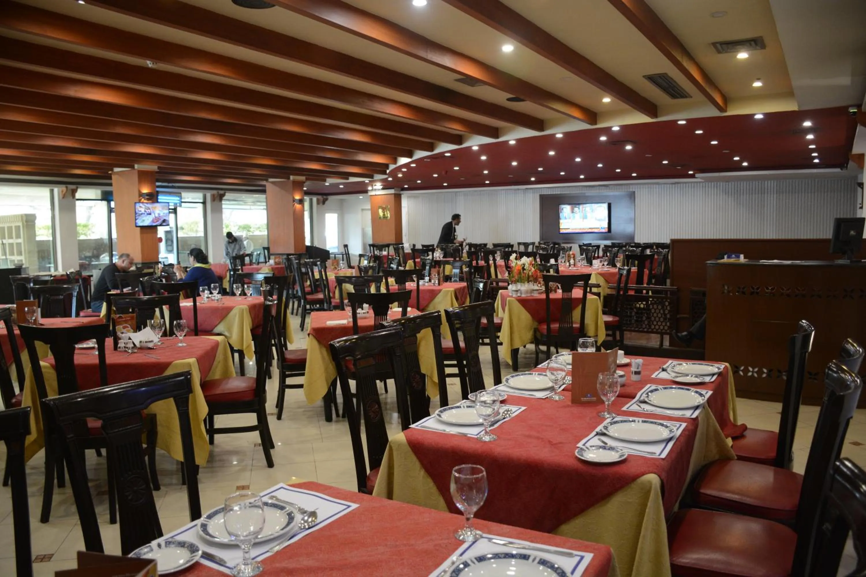 Restaurant/places to eat in Islamabad Hotel