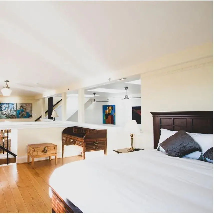 Bedroom, Bed in Swans Brewery, Pub & Hotel Bedroom, Bed in Swans Brewery, Pub & Hotel