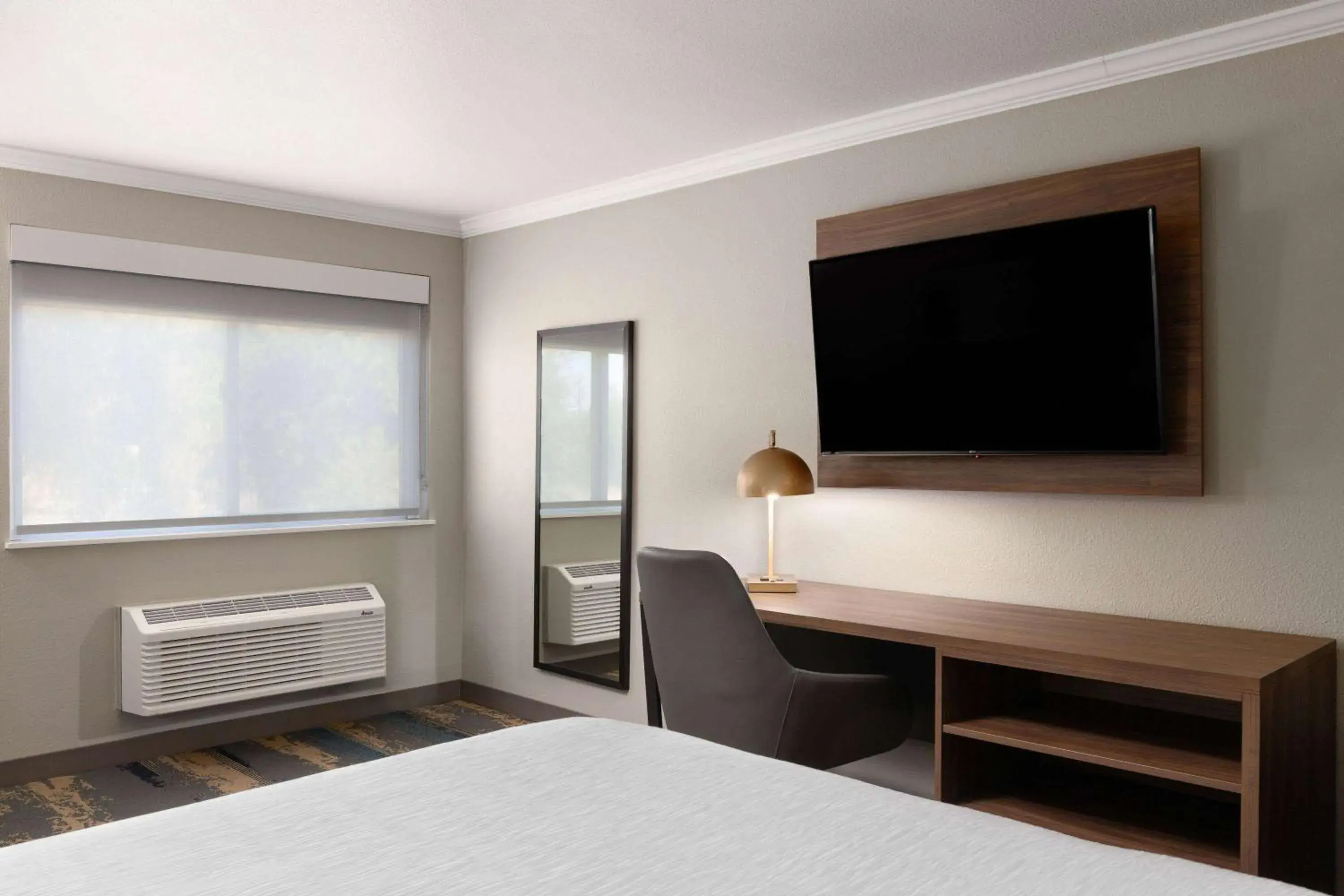 Photo of the whole room, Bed in La Quinta Inn & Suites by Wyndham Yakima Downtown Photo of the whole room, Bed in La Quinta Inn & Suites by Wyndham Yakima Downtown