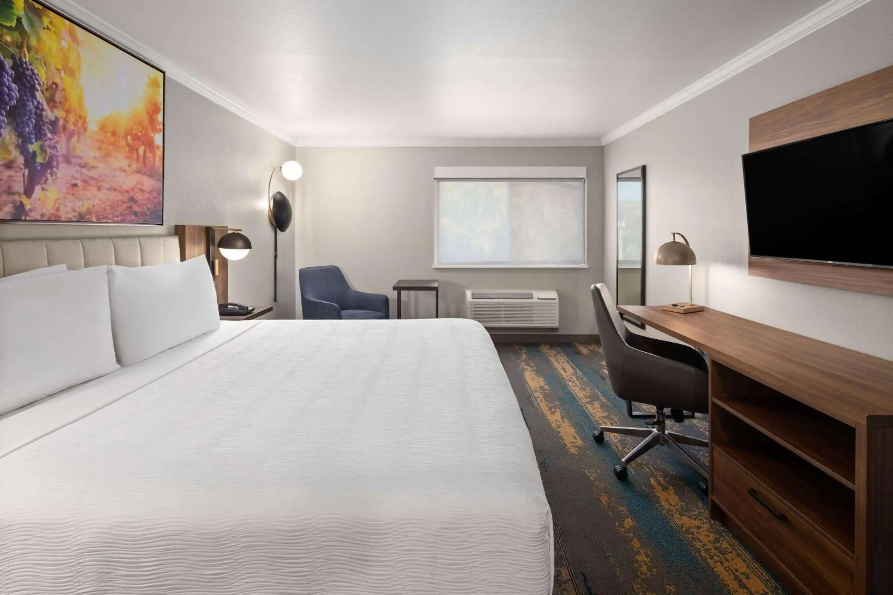 Photo of the whole room, Bed in La Quinta Inn & Suites by Wyndham Yakima Downtown Photo of the whole room, Bed in La Quinta Inn & Suites by Wyndham Yakima Downtown