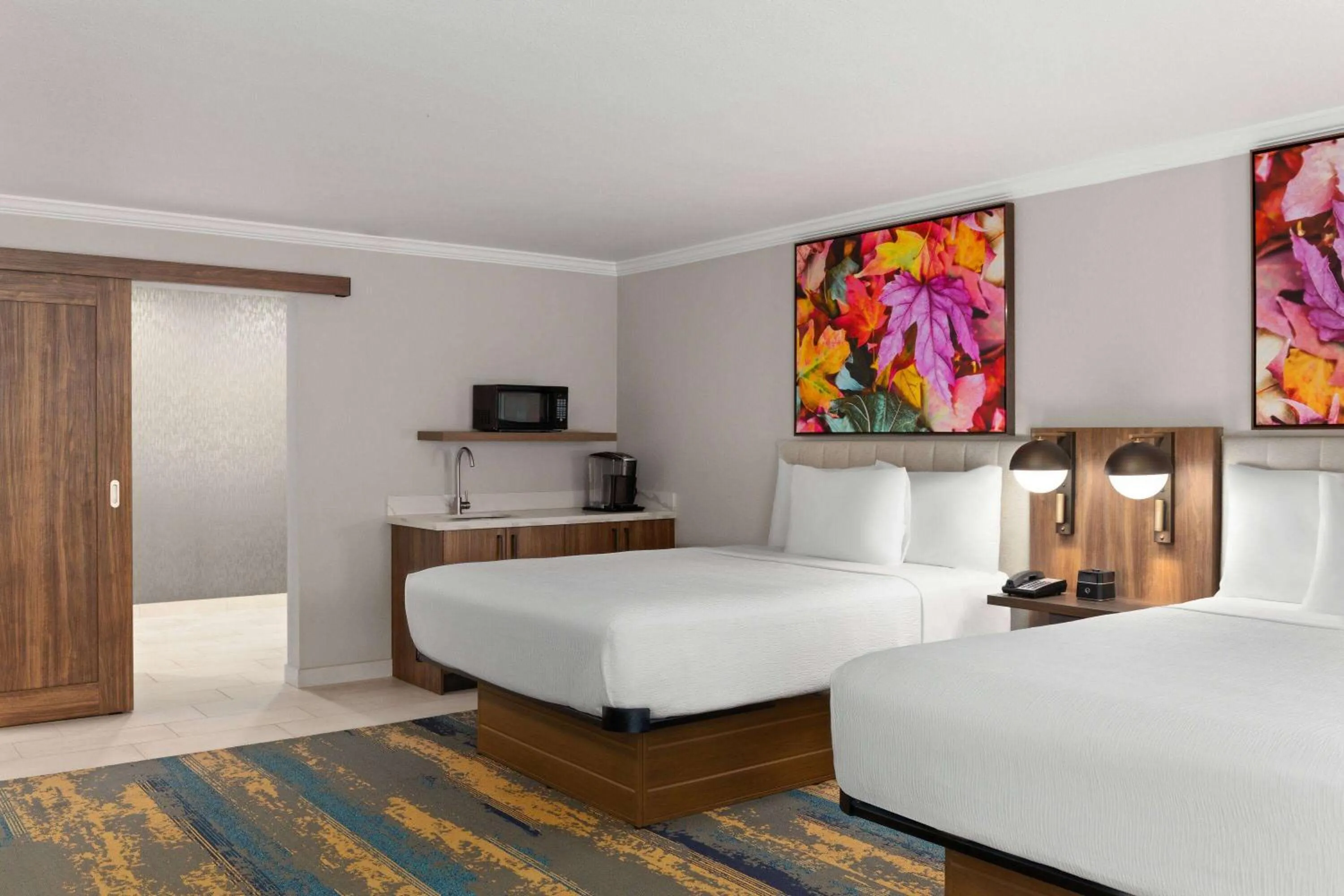 Photo of the whole room, Bed in La Quinta Inn & Suites by Wyndham Yakima Downtown