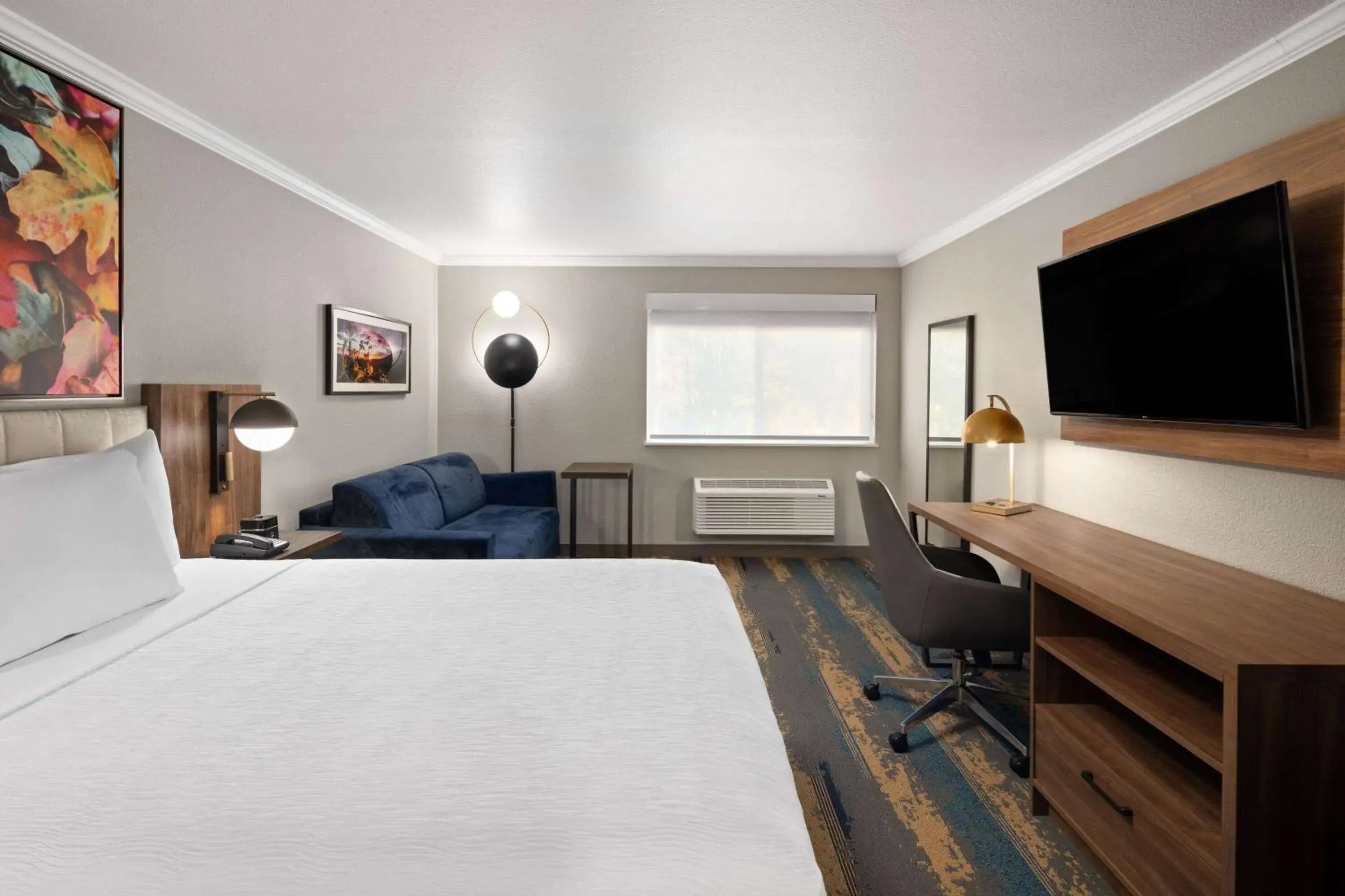 Photo of the whole room, Bed in La Quinta Inn & Suites by Wyndham Yakima Downtown Photo of the whole room, Bed in La Quinta Inn & Suites by Wyndham Yakima Downtown