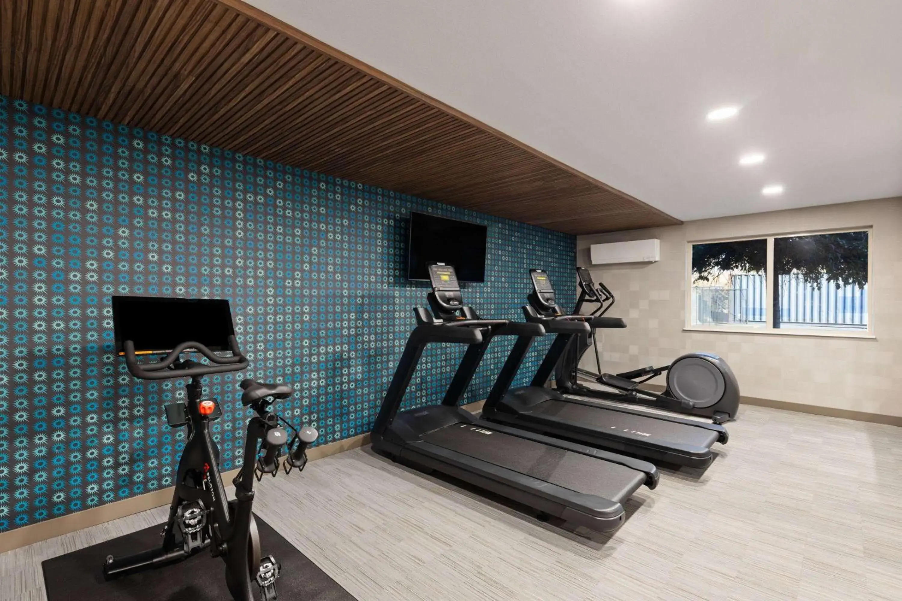 Fitness centre/facilities in La Quinta Inn & Suites by Wyndham Yakima Downtown Fitness centre/facilities in La Quinta Inn & Suites by Wyndham Yakima Downtown
