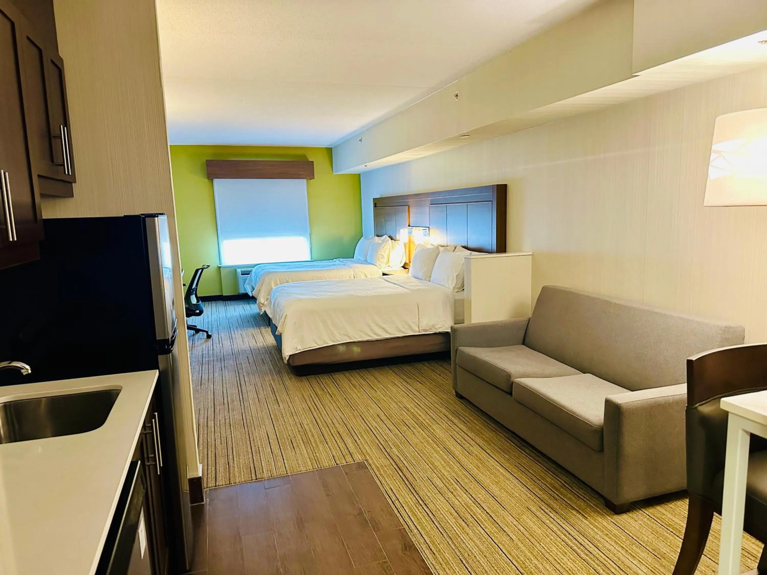 Bed in Holiday Inn Express Hotel & Suites Milton by IHG