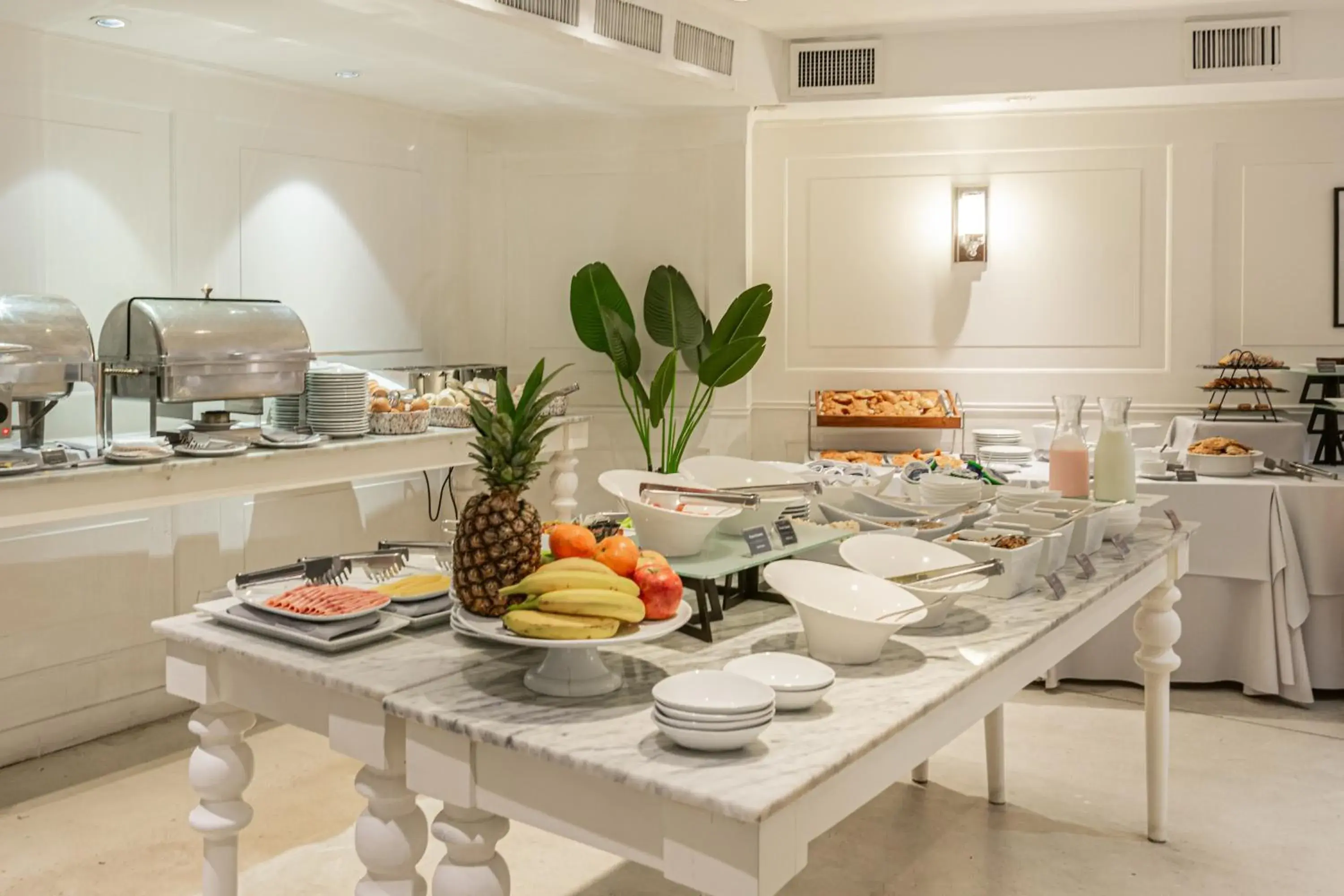 Breakfast in Feir's Park Hotel & Rooftop Breakfast in Feir's Park Hotel & Rooftop