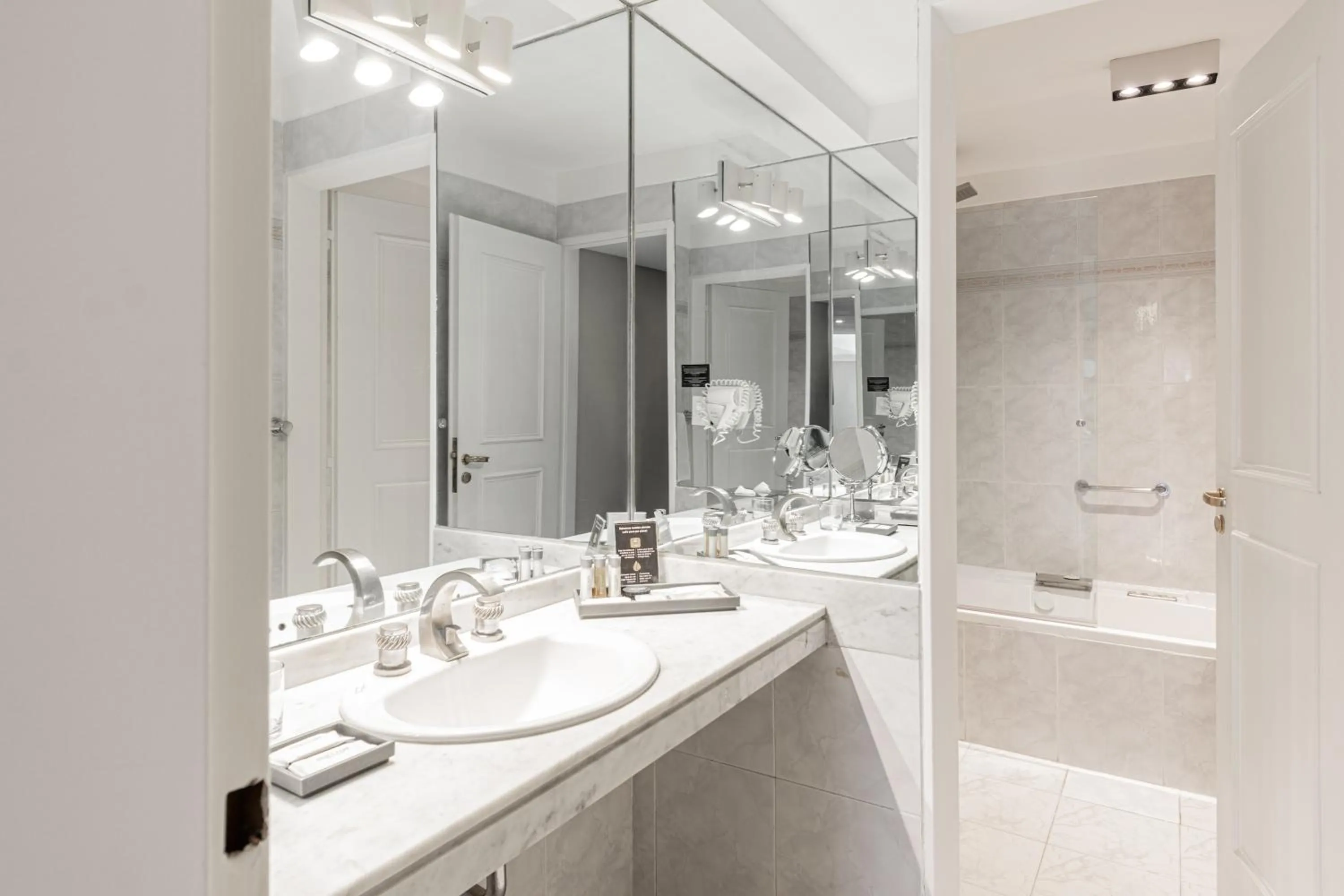 Bathroom in Feir's Park Hotel & Rooftop