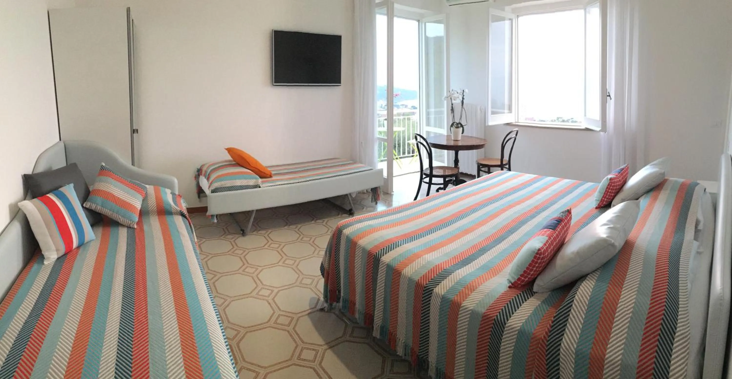 Decorative detail, Bed in Villa Sorrento Flats