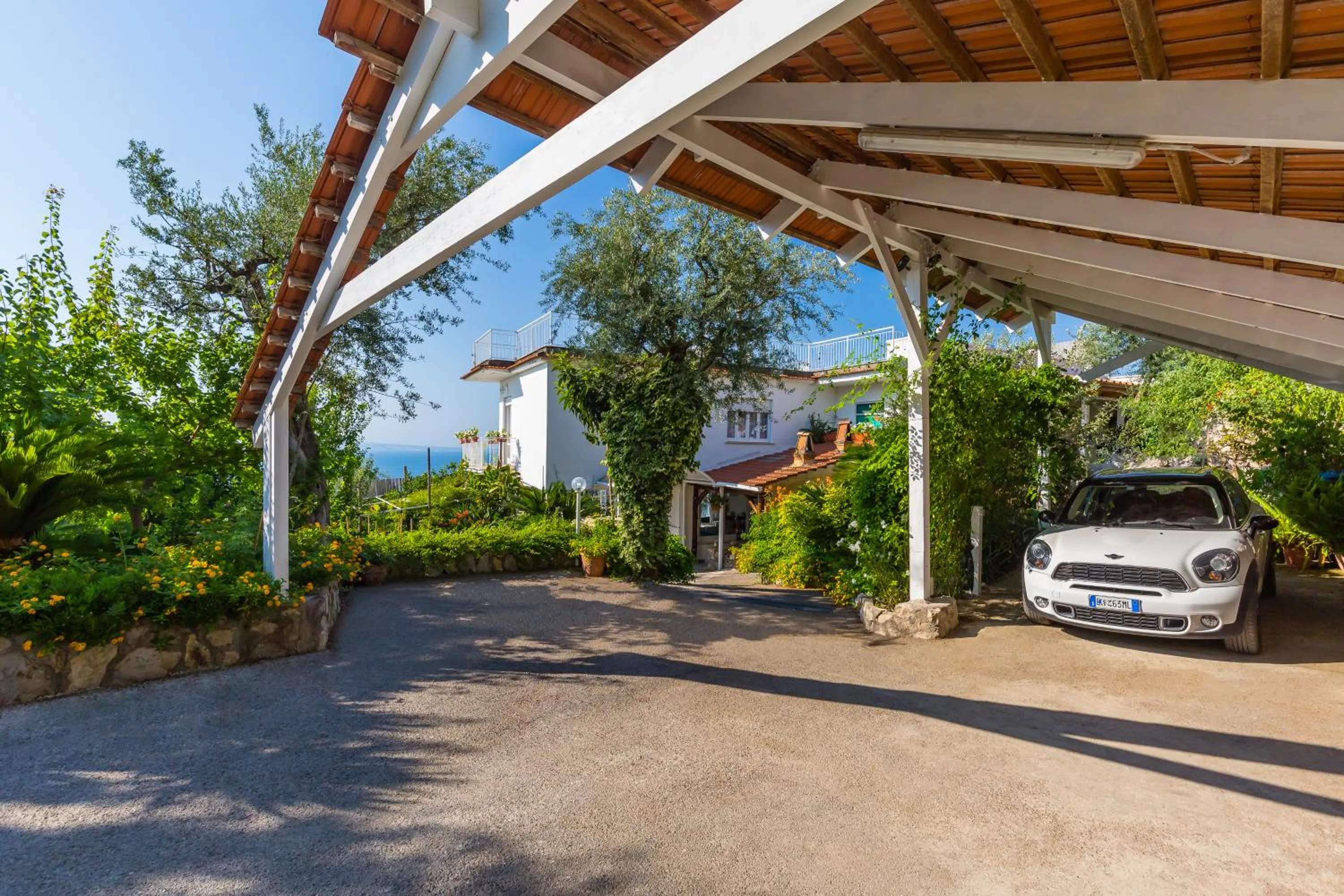 Facade/entrance in Villa Sorrento Flats