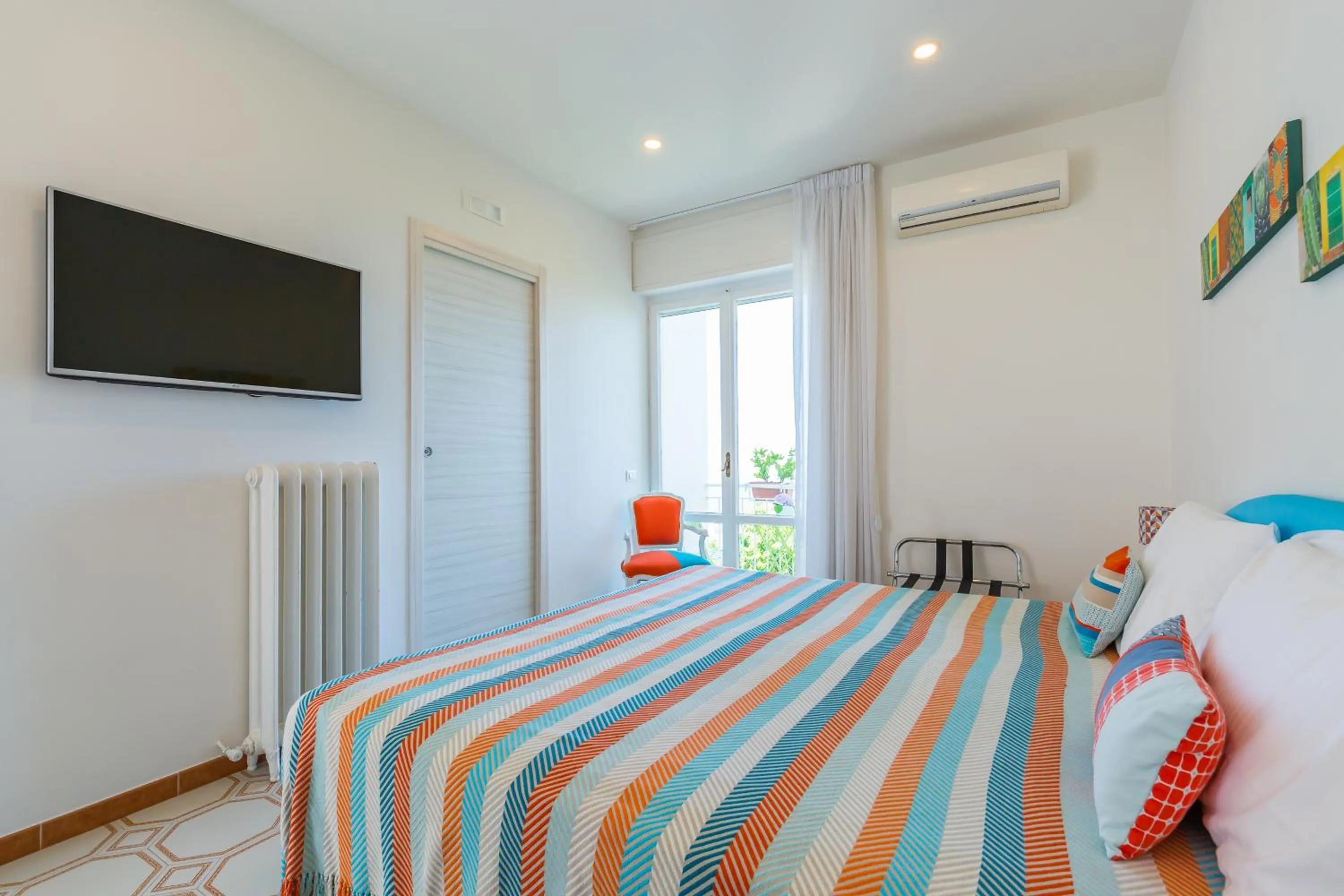 Bed in Villa Sorrento Flats