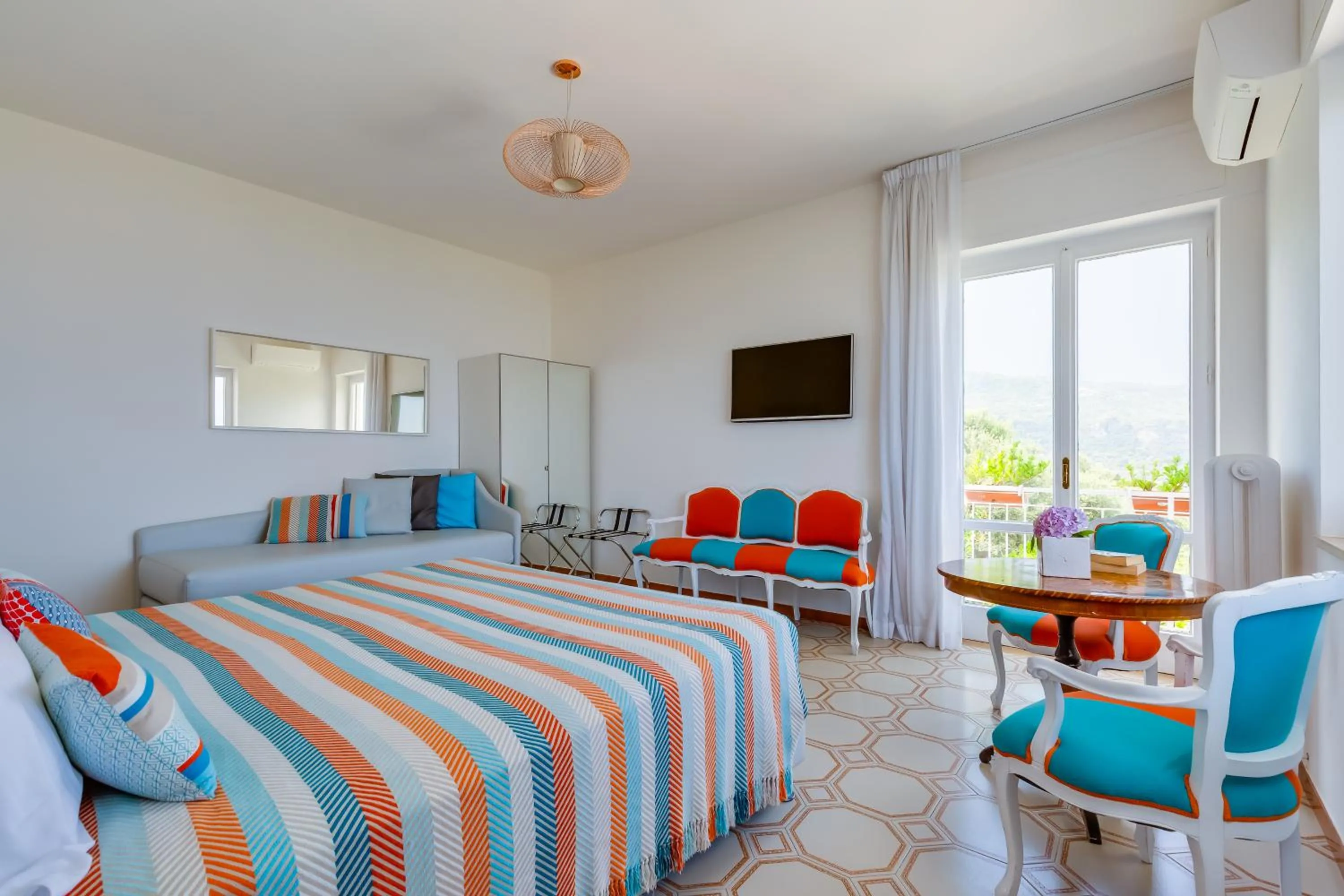 TV and multimedia, Bed in Villa Sorrento Flats