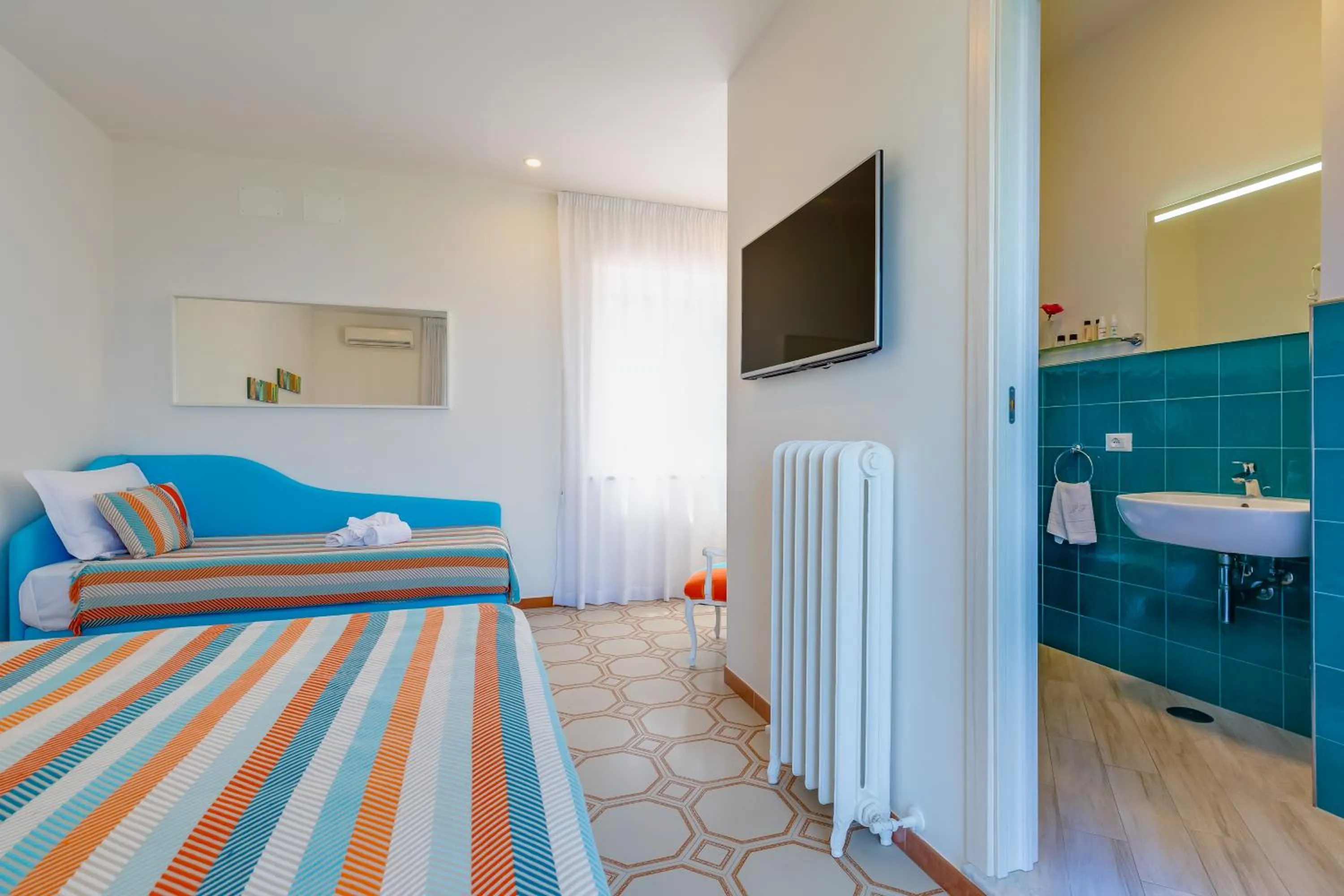 Bed in Villa Sorrento Flats