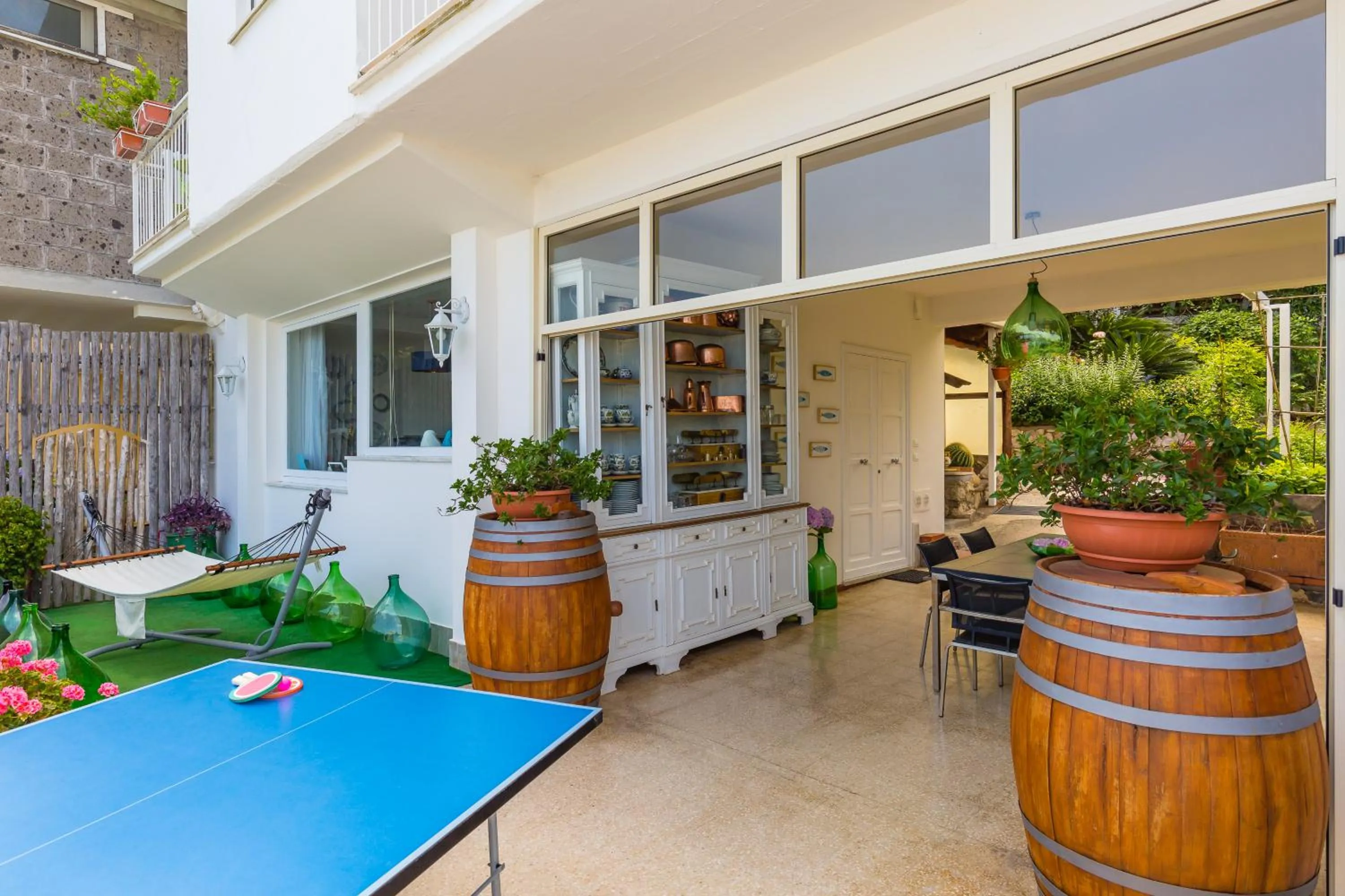 Table tennis in Villa Sorrento Flats