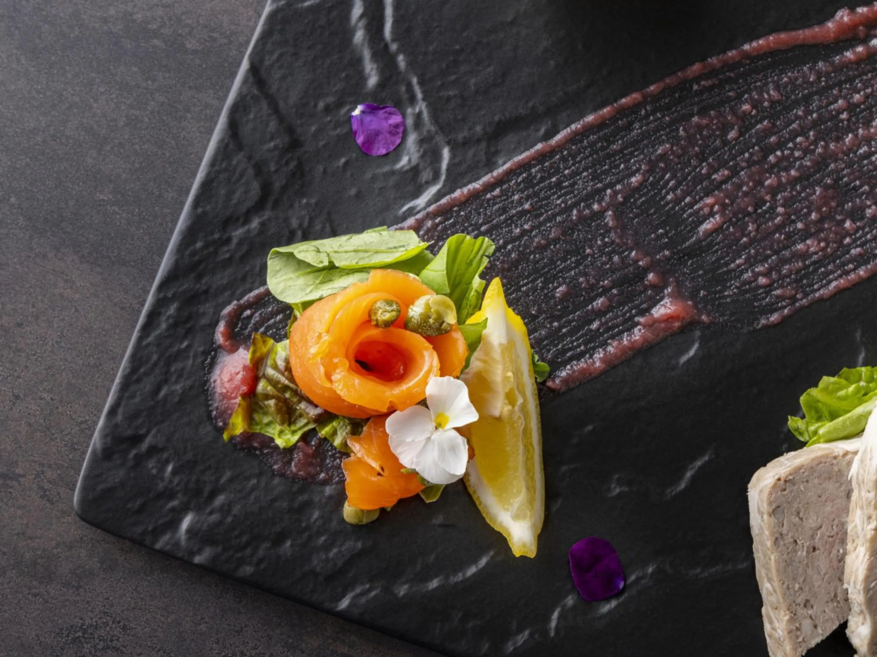 Communal lounge/ TV room in Hotel Allamanda Aoyama Tokyo