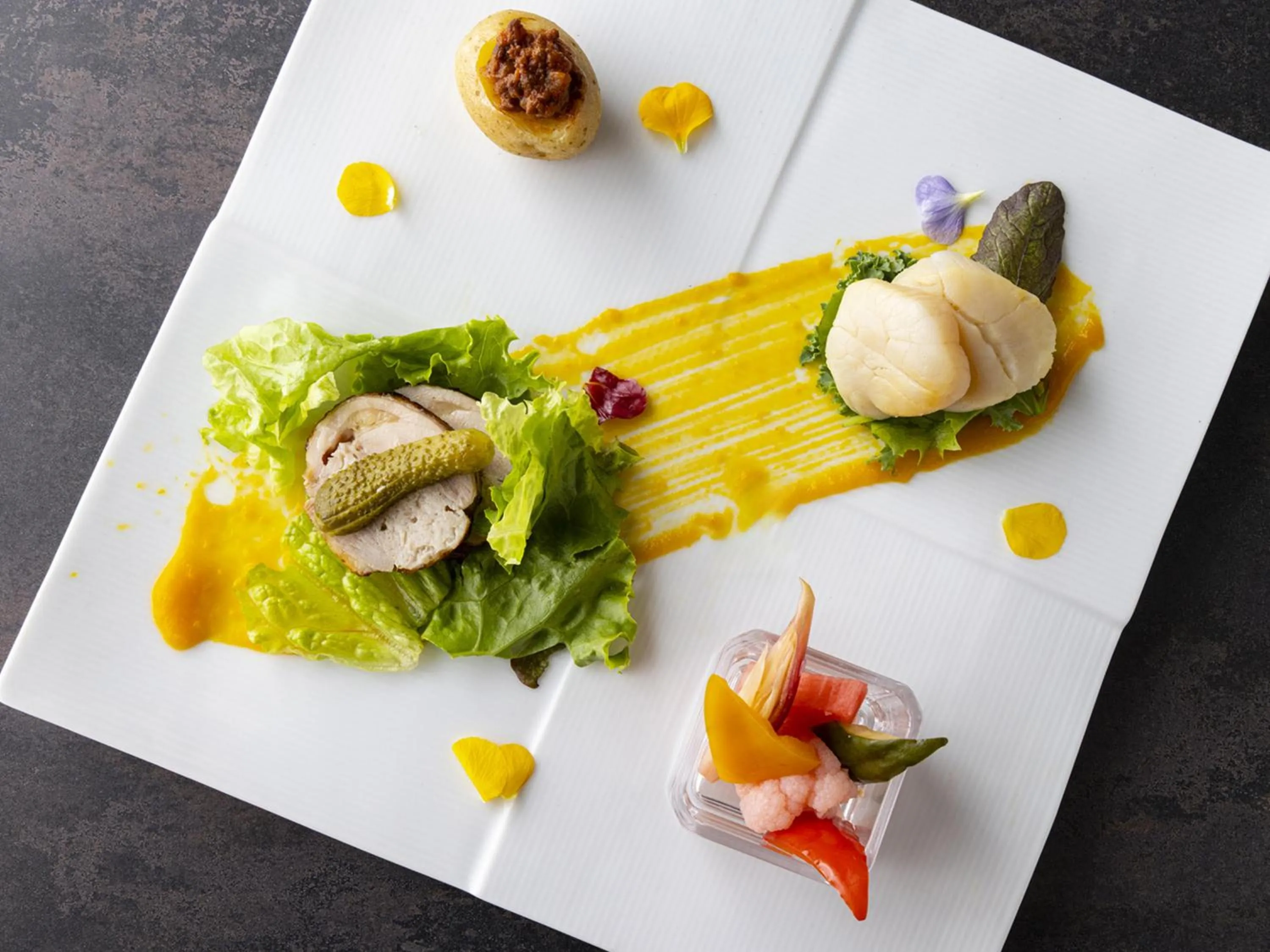 Communal lounge/ TV room in Hotel Allamanda Aoyama Tokyo