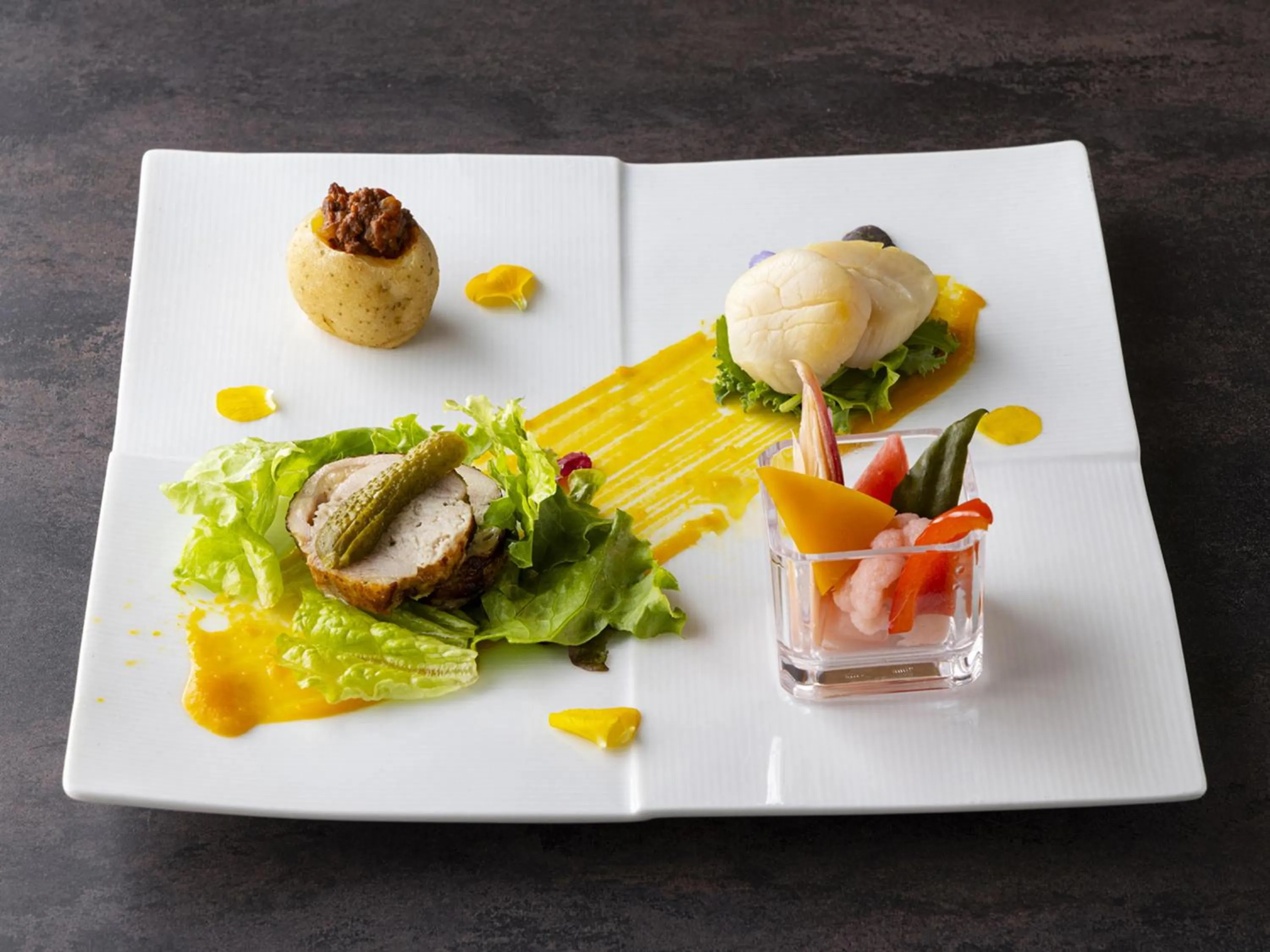 Communal lounge/ TV room in Hotel Allamanda Aoyama Tokyo