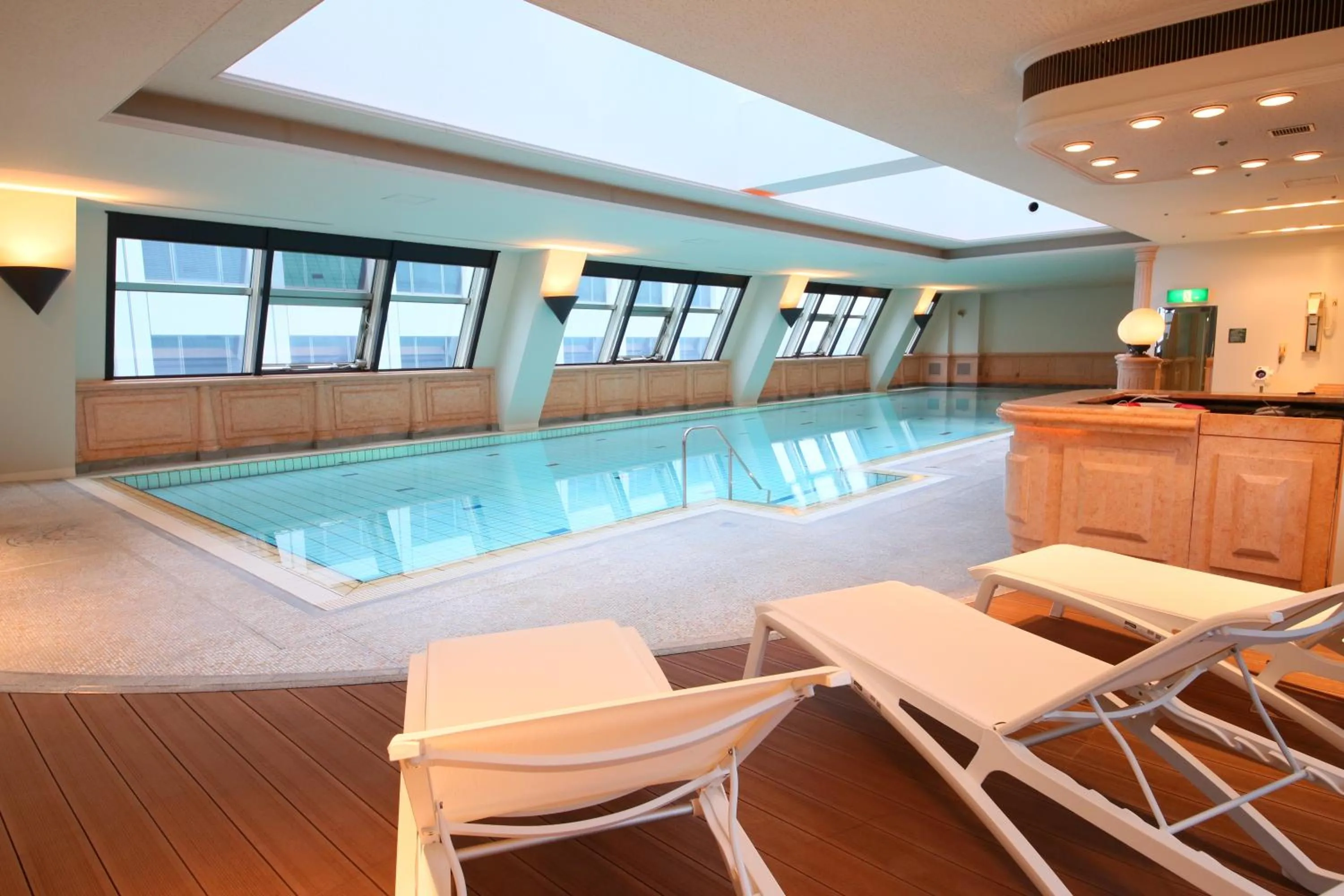 Swimming pool in Hotel Allamanda Aoyama Tokyo