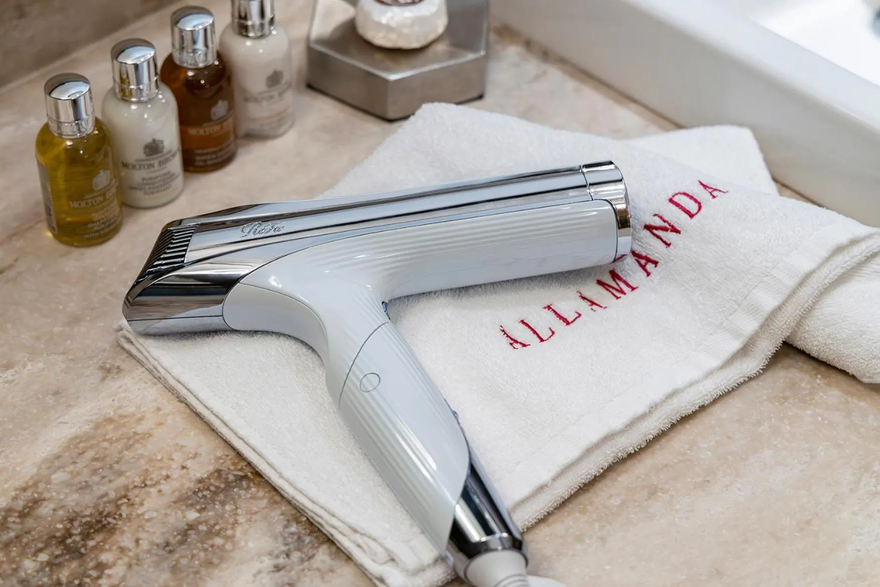 hair dryier in Hotel Allamanda Aoyama Tokyo