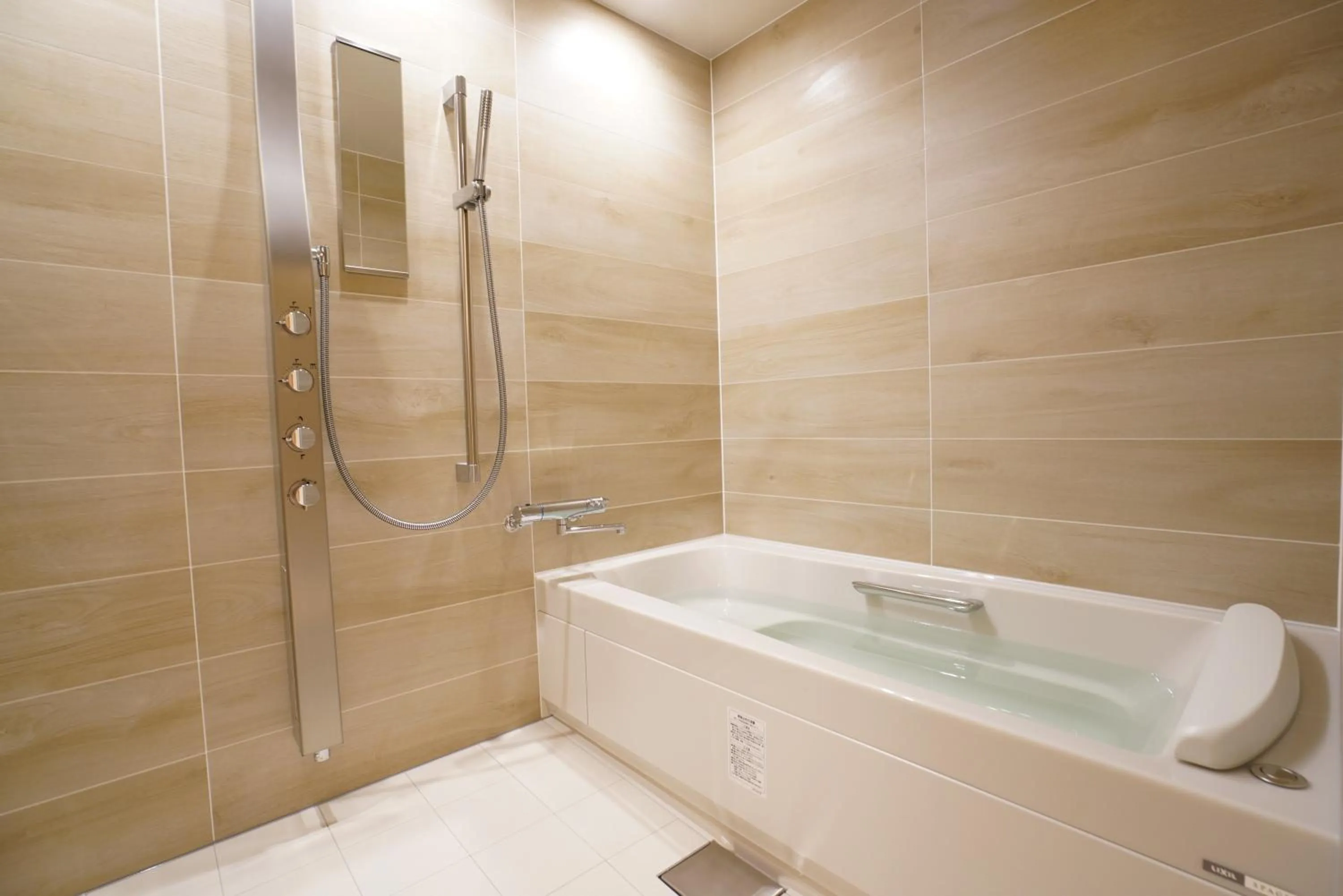 Shower in Hotel Allamanda Aoyama Tokyo