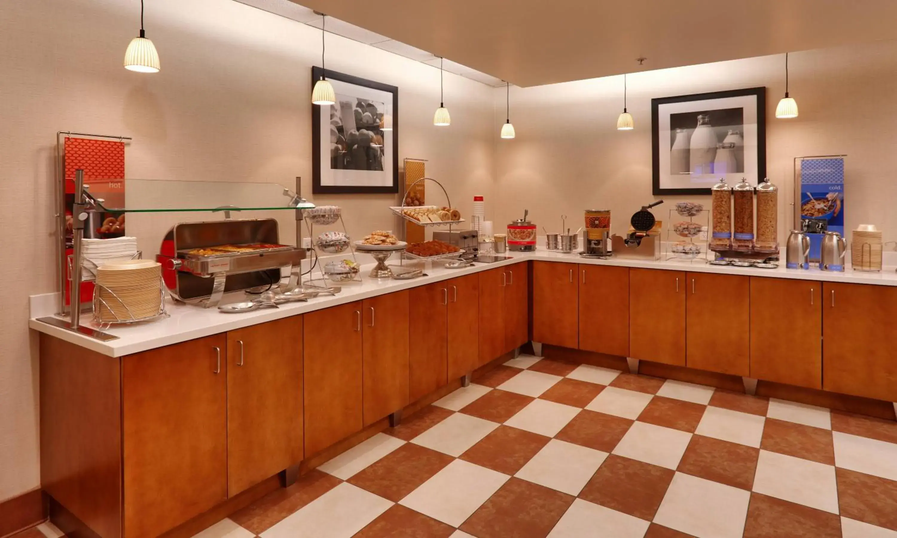 Breakfast in Hampton Inn & Suites Orem/Provo Breakfast in Hampton Inn & Suites Orem/Provo