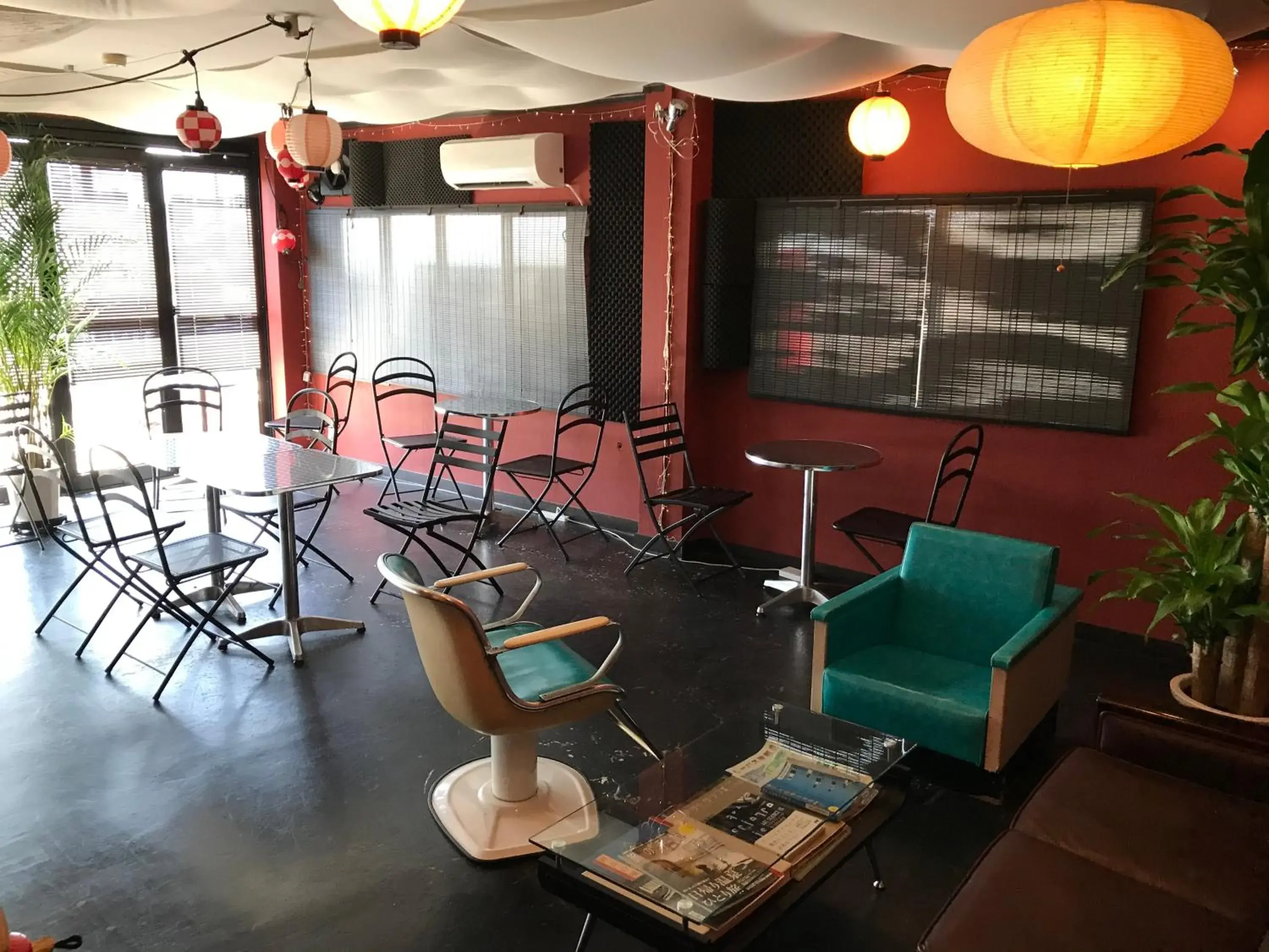 Lounge or bar in Uno Port Inn Lounge or bar in Uno Port Inn