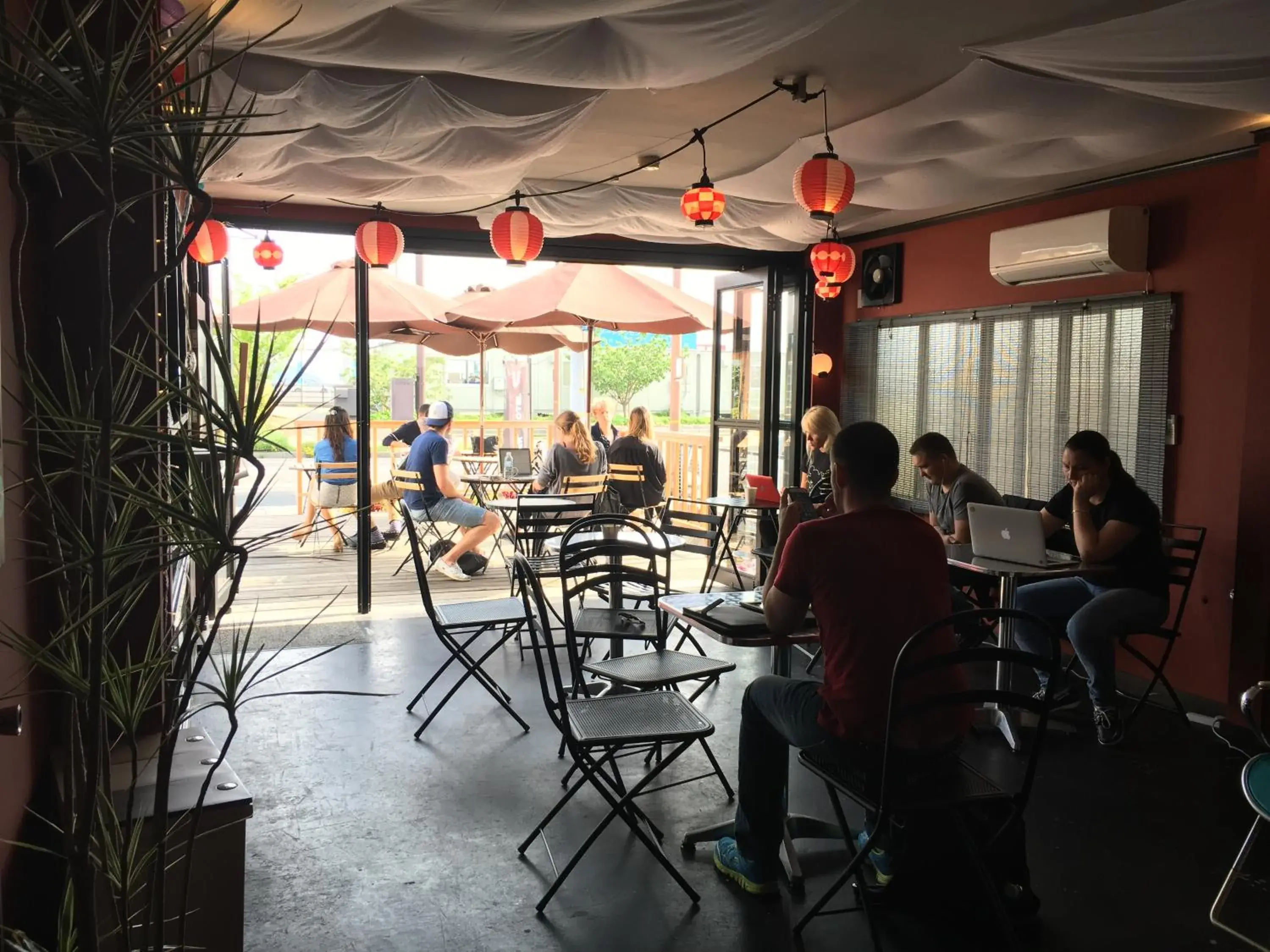 Restaurant/places to eat in Uno Port Inn Restaurant/places to eat in Uno Port Inn