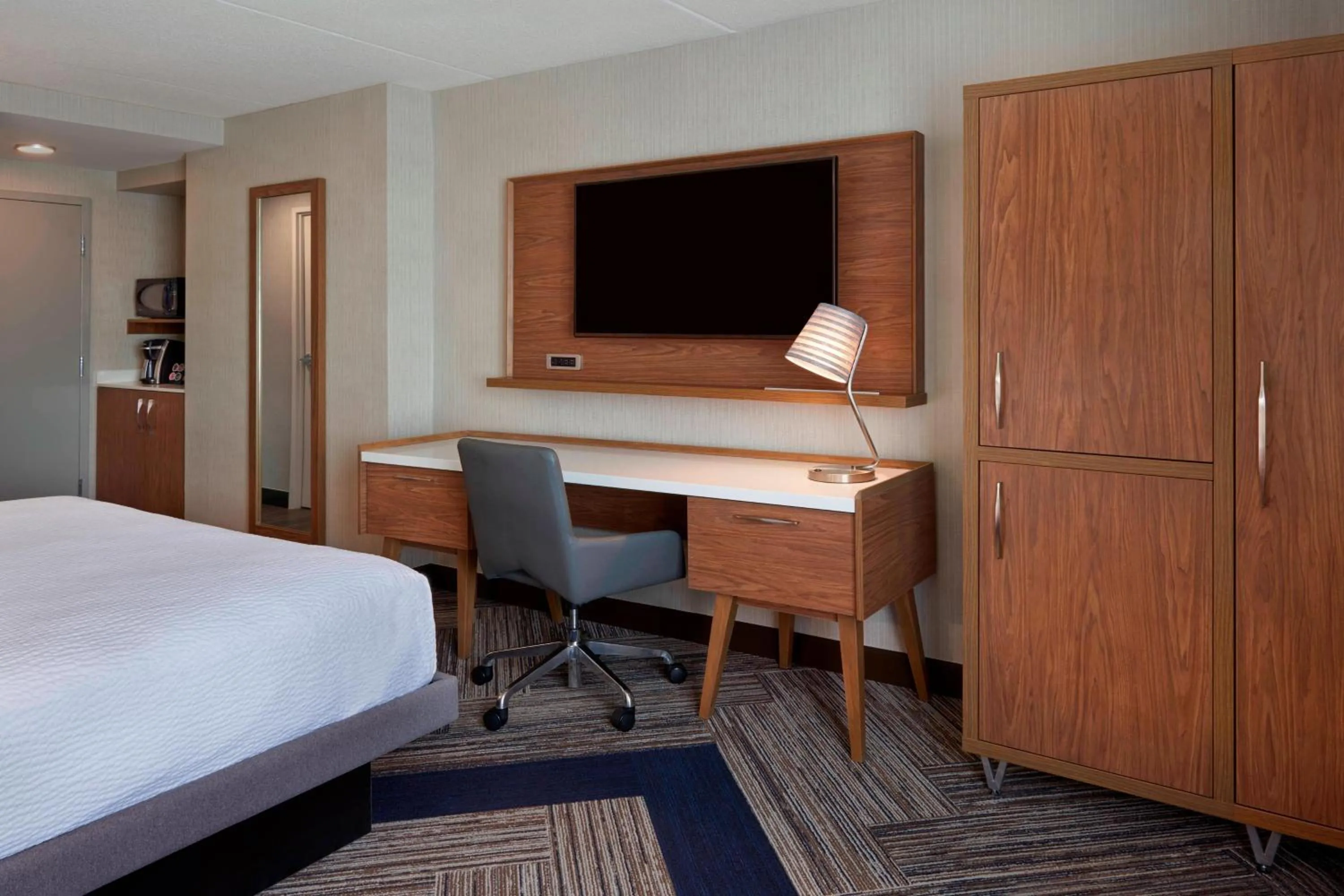 Photo of the whole room, Bed in Four Points by Sheraton Hamilton - Stoney Creek