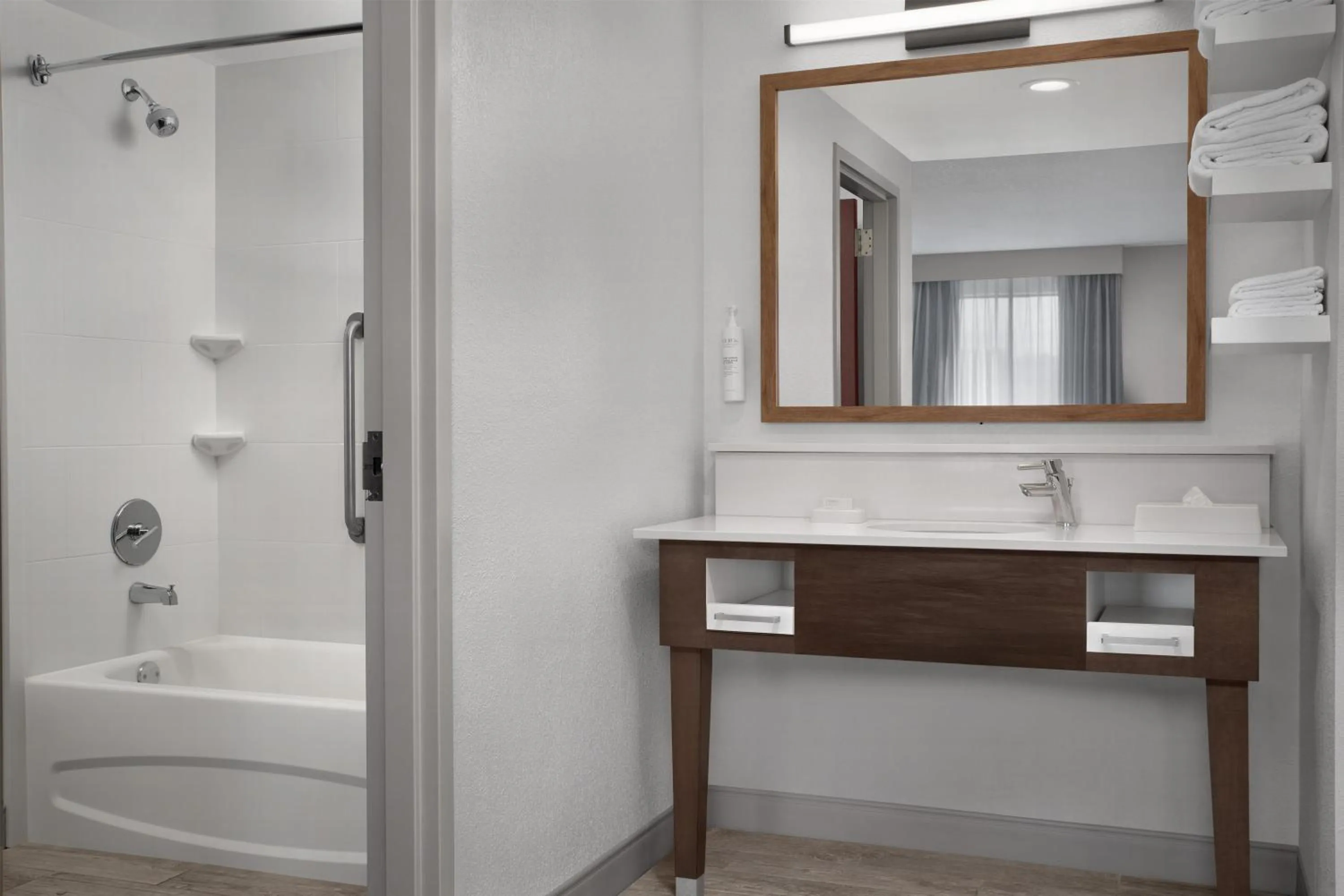 Bathroom in Hampton Inn Yemassee/Point South, Sc