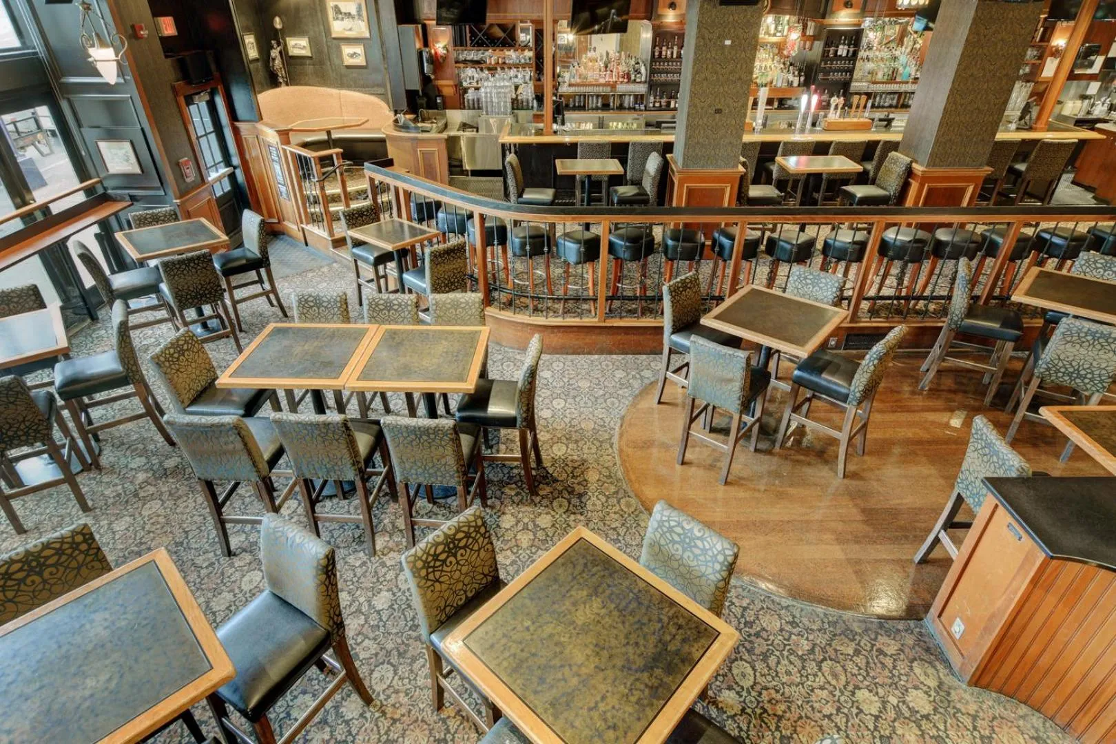 Restaurant/places to eat in Strathcona Hotel