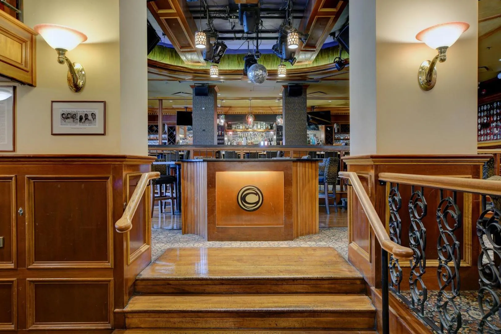 Restaurant/places to eat in Strathcona Hotel