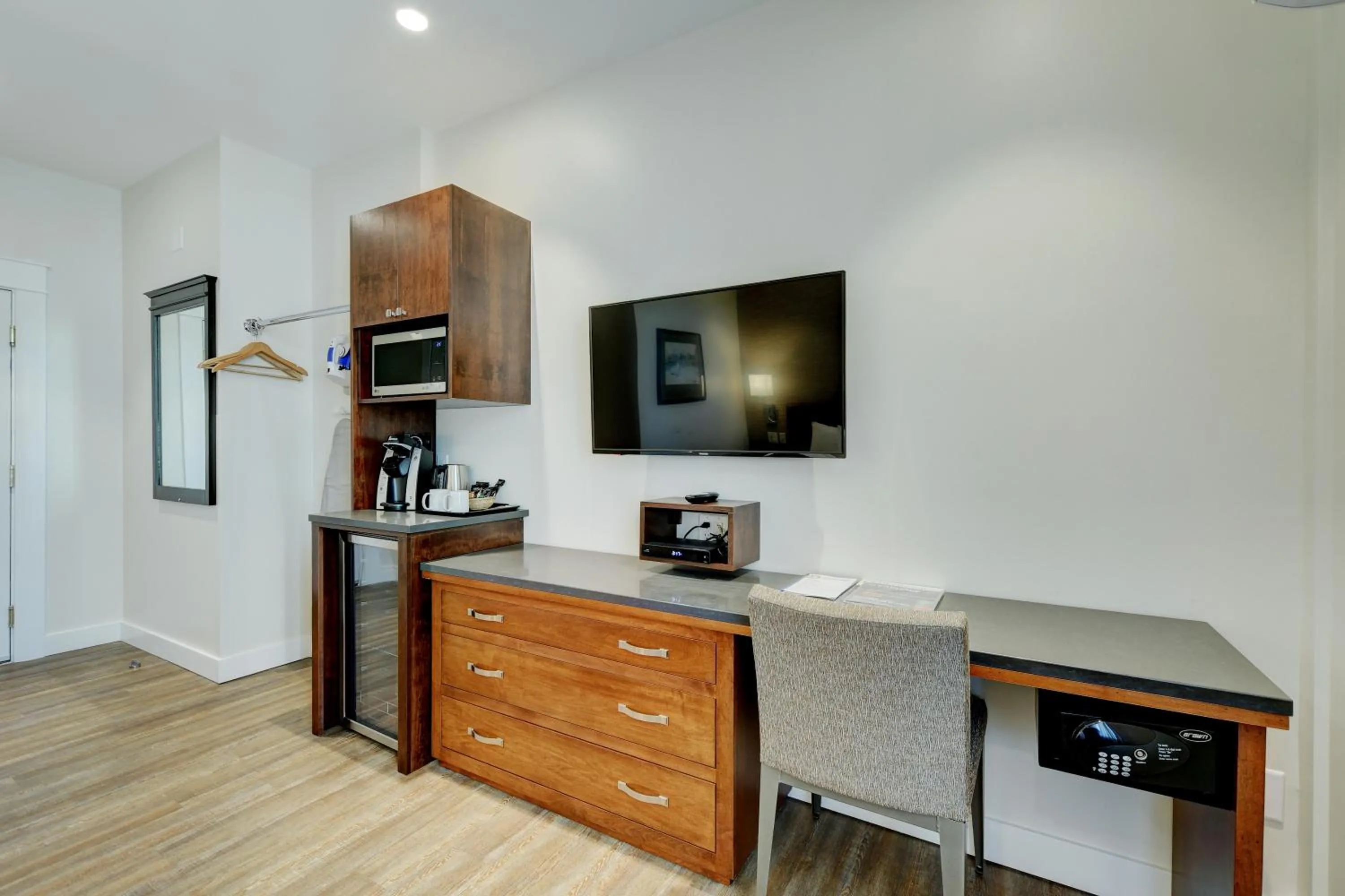 TV and multimedia in Strathcona Hotel