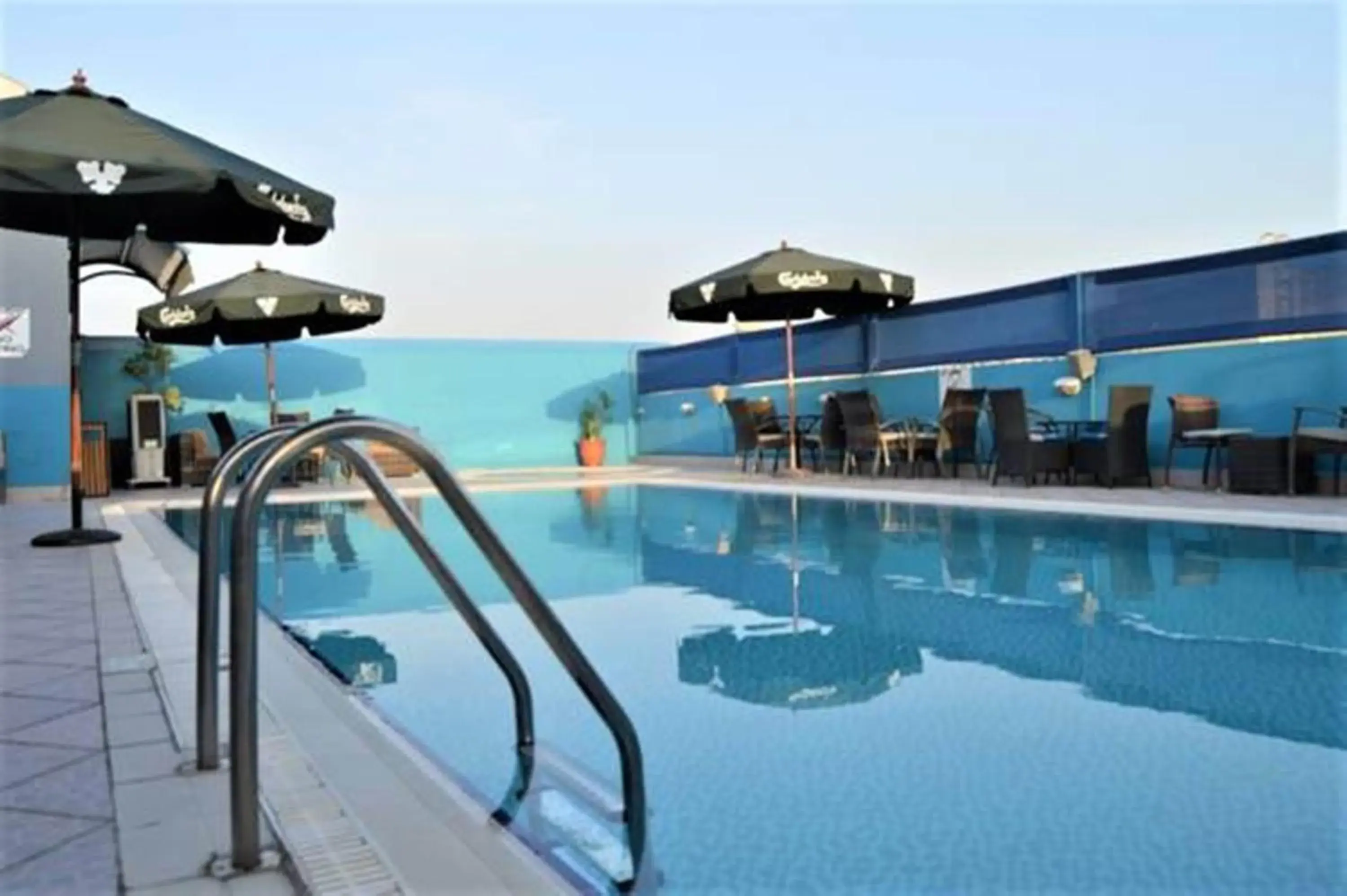 Swimming pool in Dorus Hotel Swimming pool in Dorus Hotel