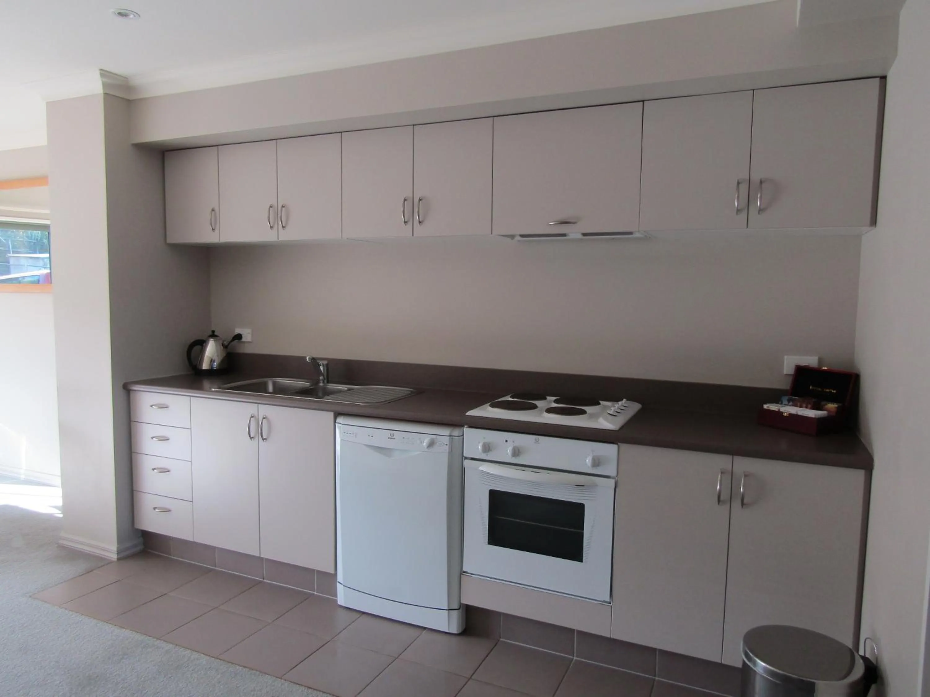 Kitchen or kitchenette in Hotel Lake Brunner