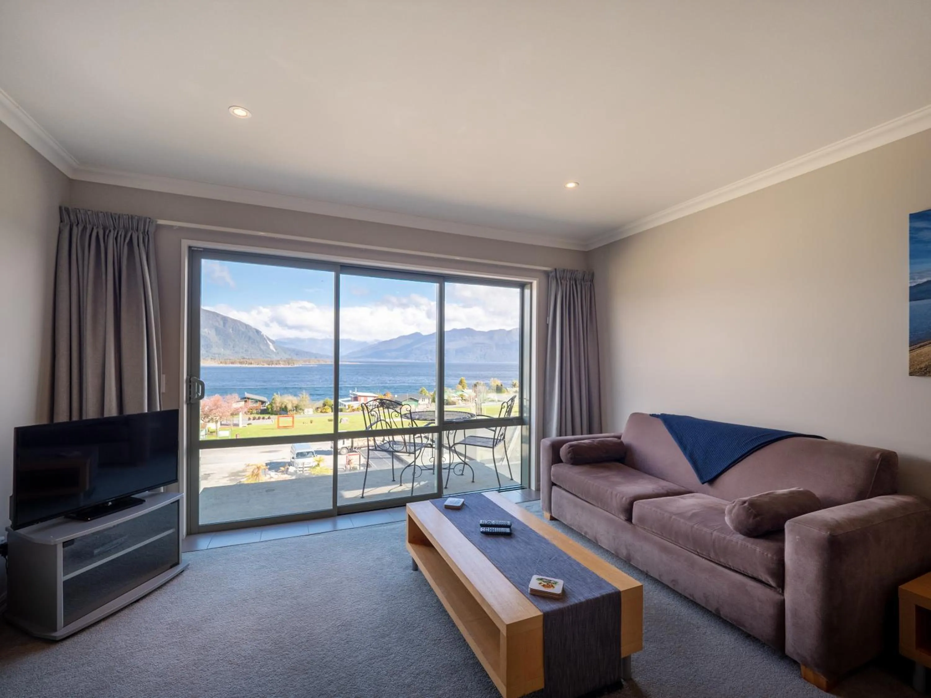 Living room in Hotel Lake Brunner