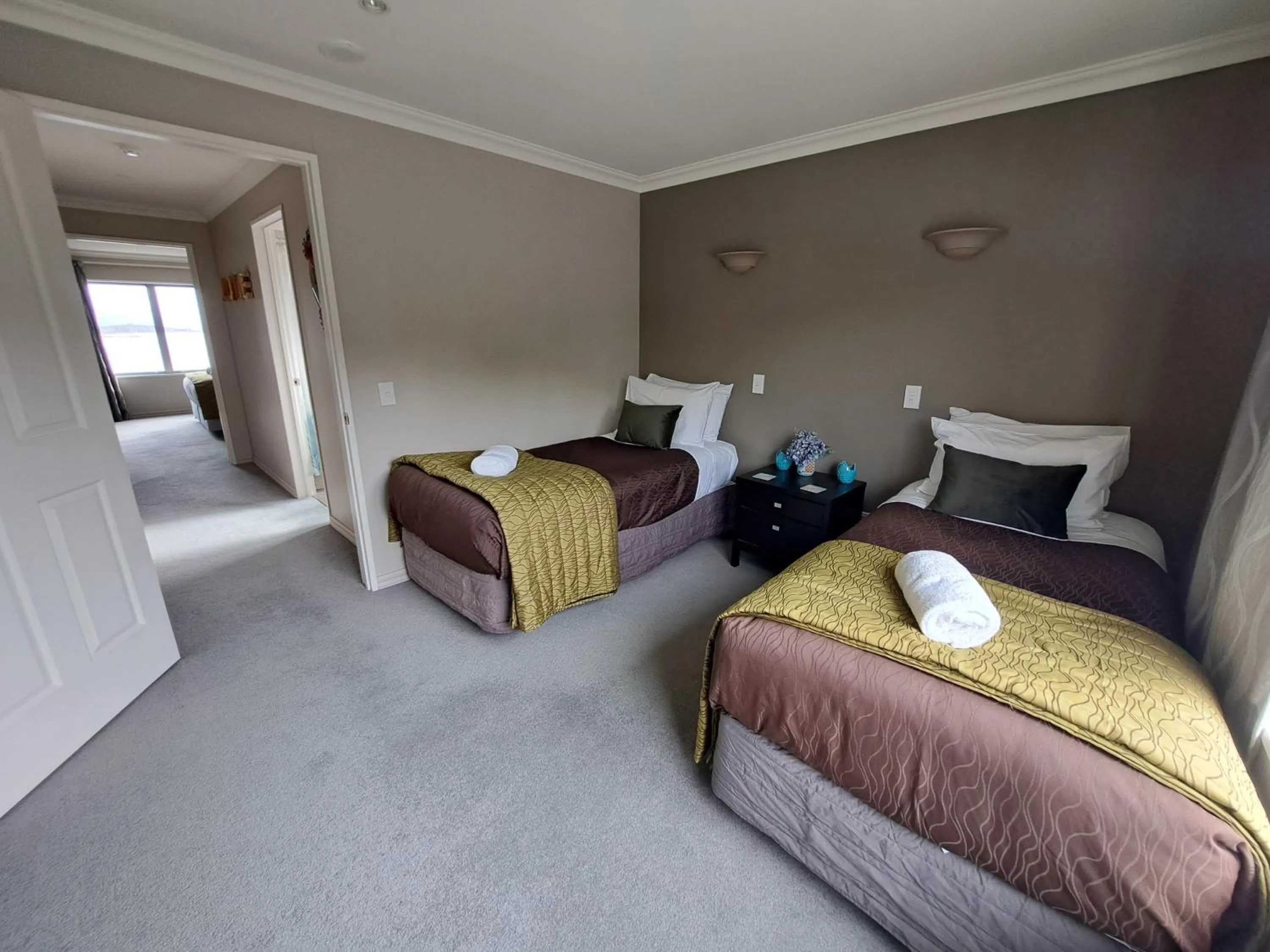 Photo of the whole room, Bed in Hotel Lake Brunner