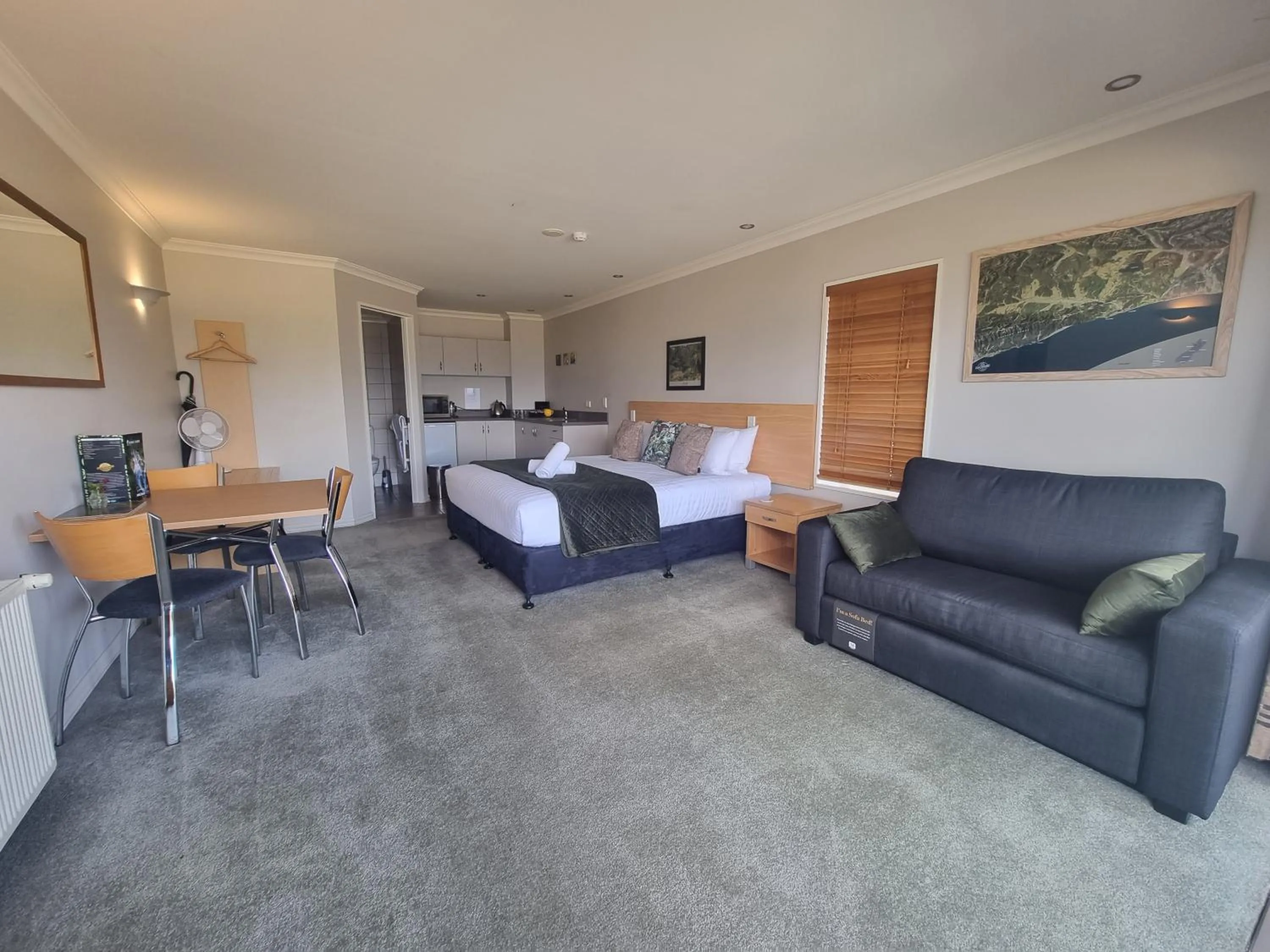 Photo of the whole room, Bed in Hotel Lake Brunner