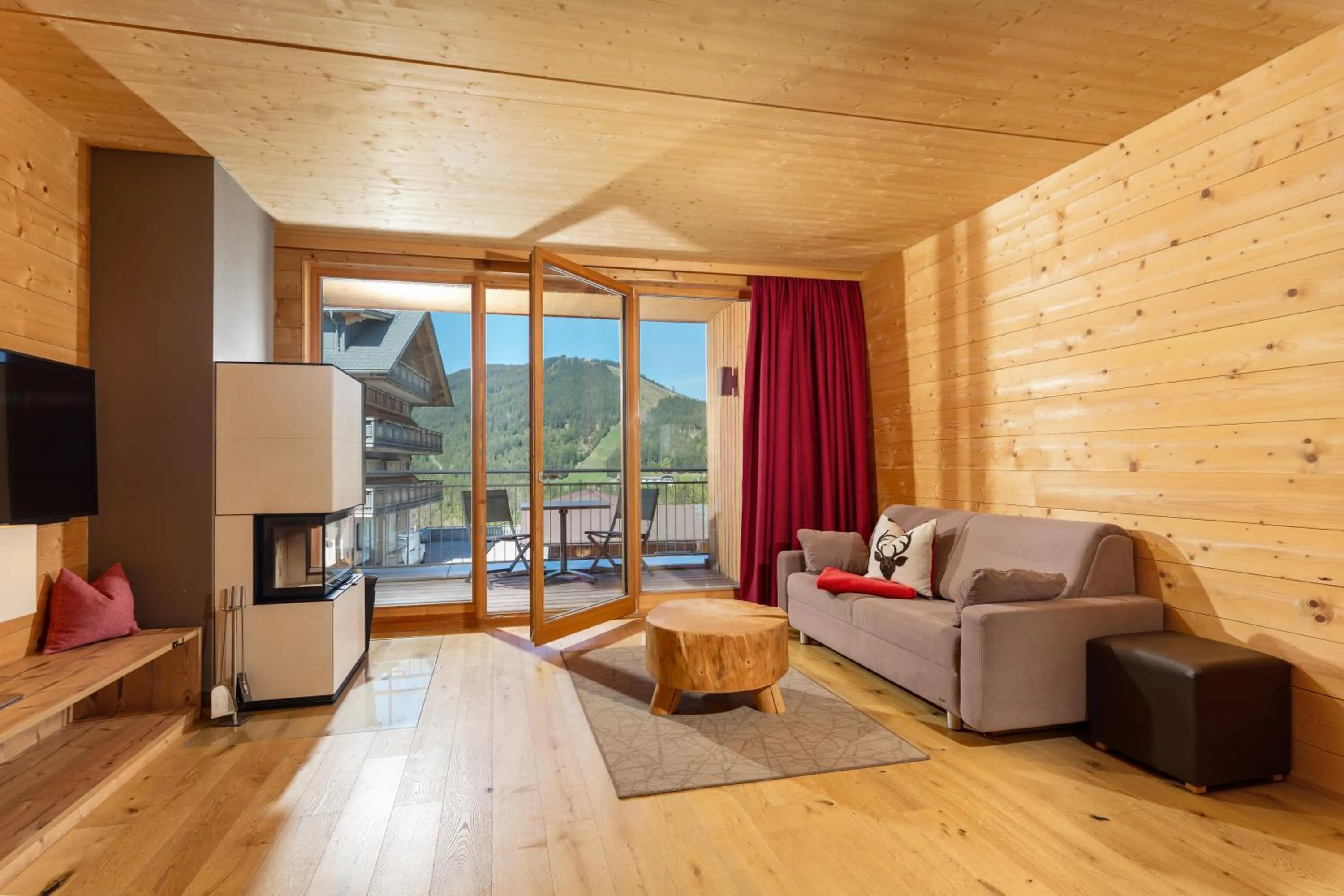 Communal lounge/ TV room in Rittis Alpin Chalets Dachstein